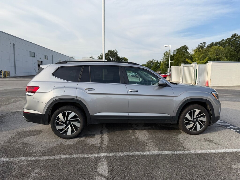 Used 2025 Volkswagen Atlas 2.0T SE w/Technology SUV