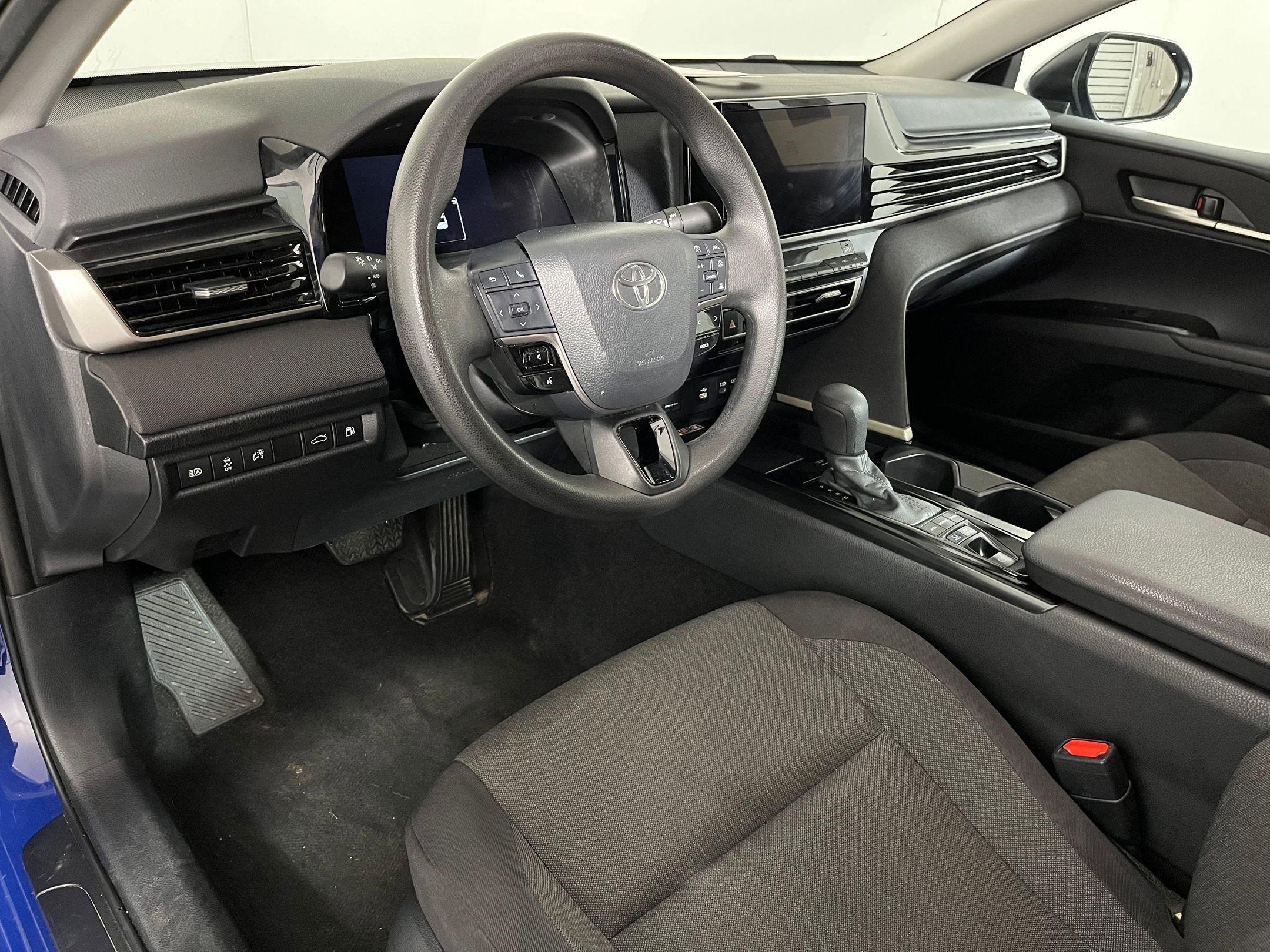 2025 Toyota Camry LE photo 3