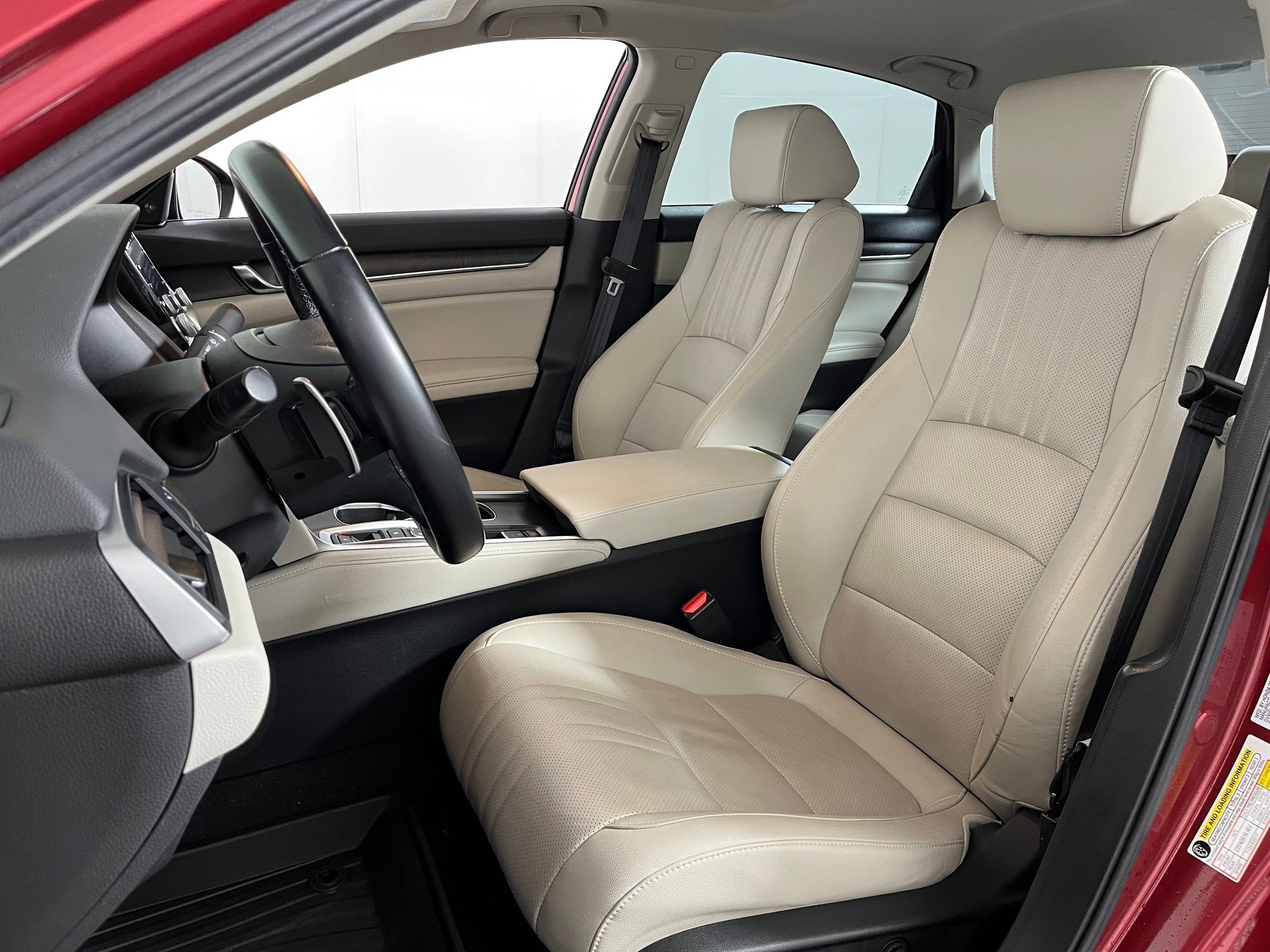 2021 Honda Accord Touring photo 4