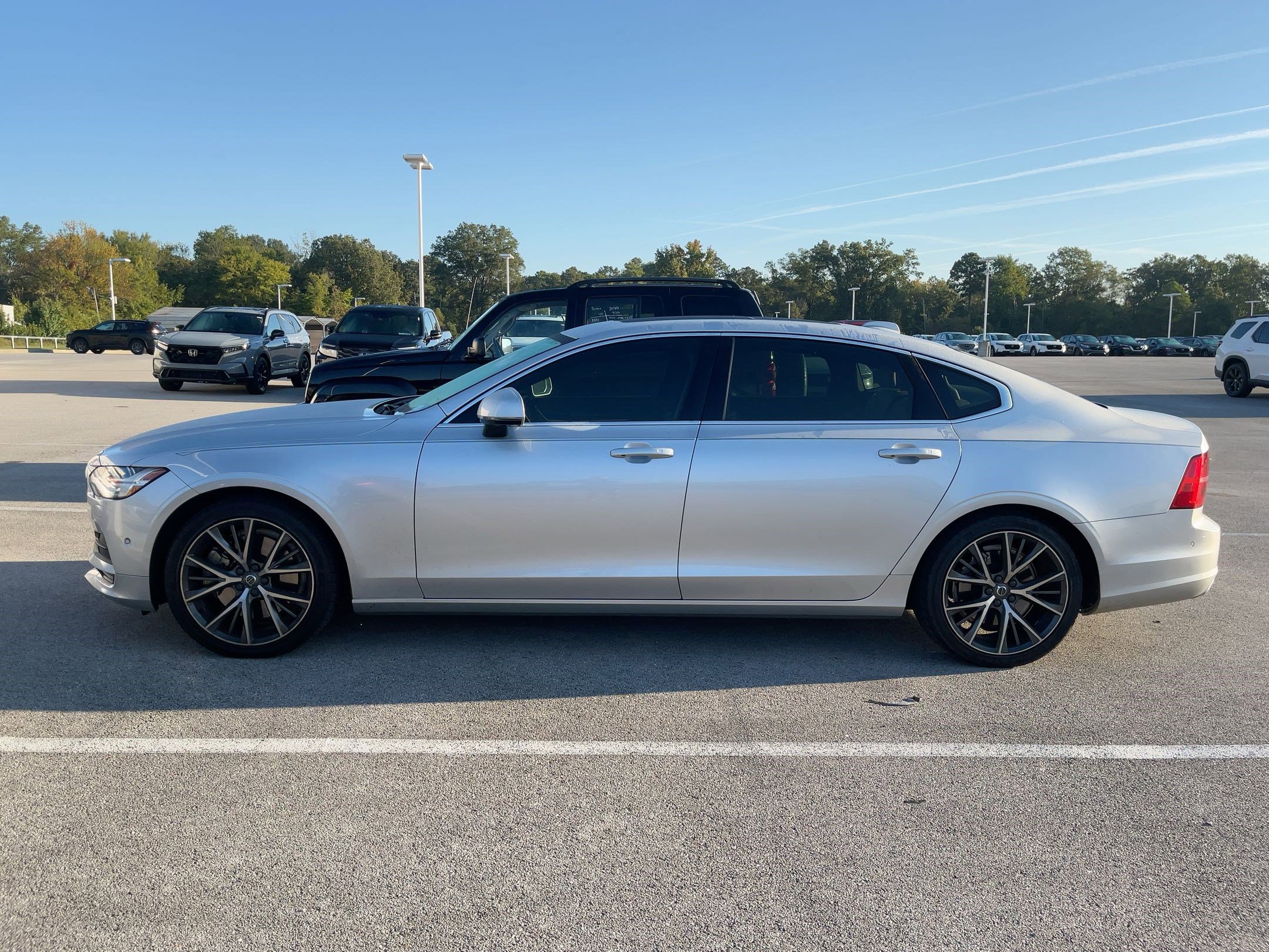 2018 Volvo S90 Momentum photo 2