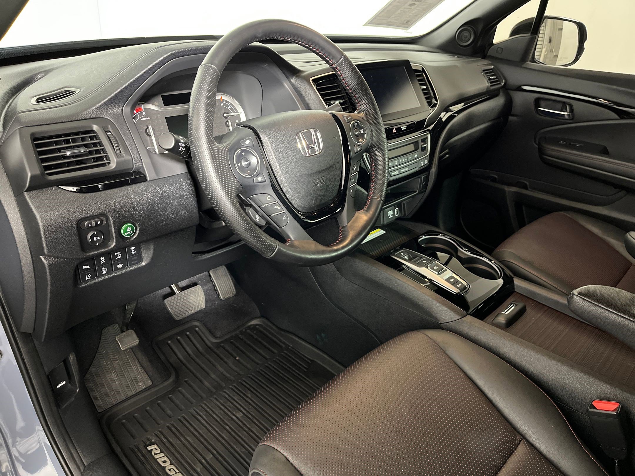 2023 Honda Ridgeline Black Edition photo 2
