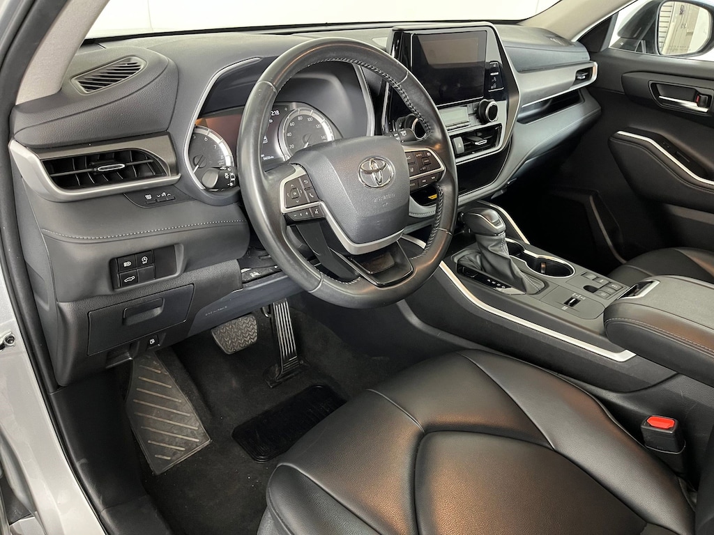 Used 2024 Toyota Highlander LE SUV