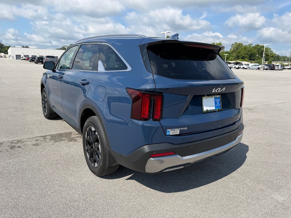 Used 2025 Kia Sorento S SUV