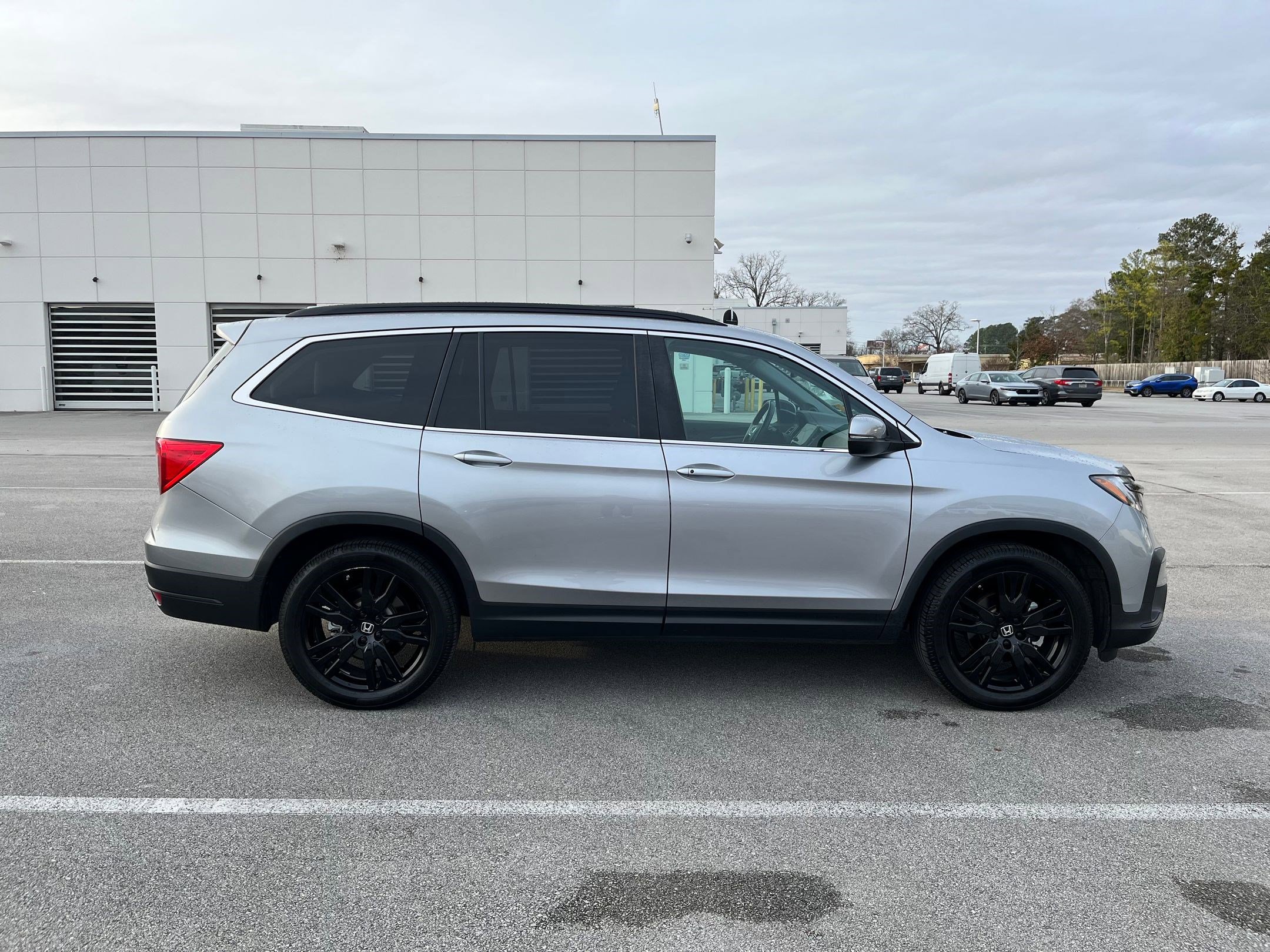 2021 Honda Pilot Special Edition photo 3