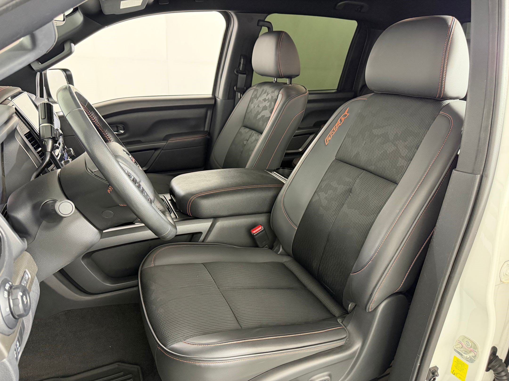 Titan PRO-4X Truck Crew Cab