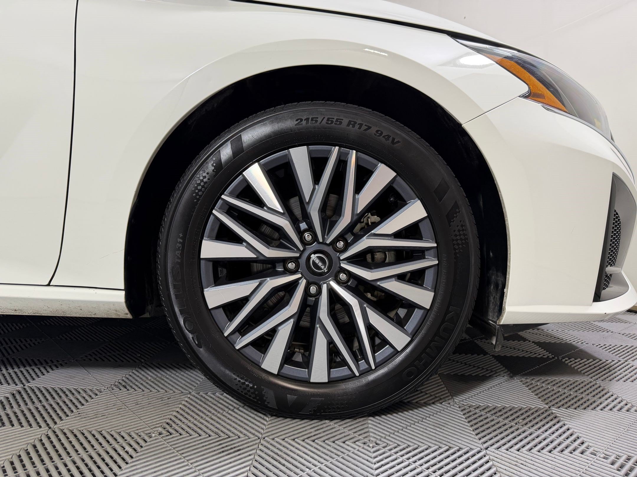 2025 Nissan Altima SV - Photo 10