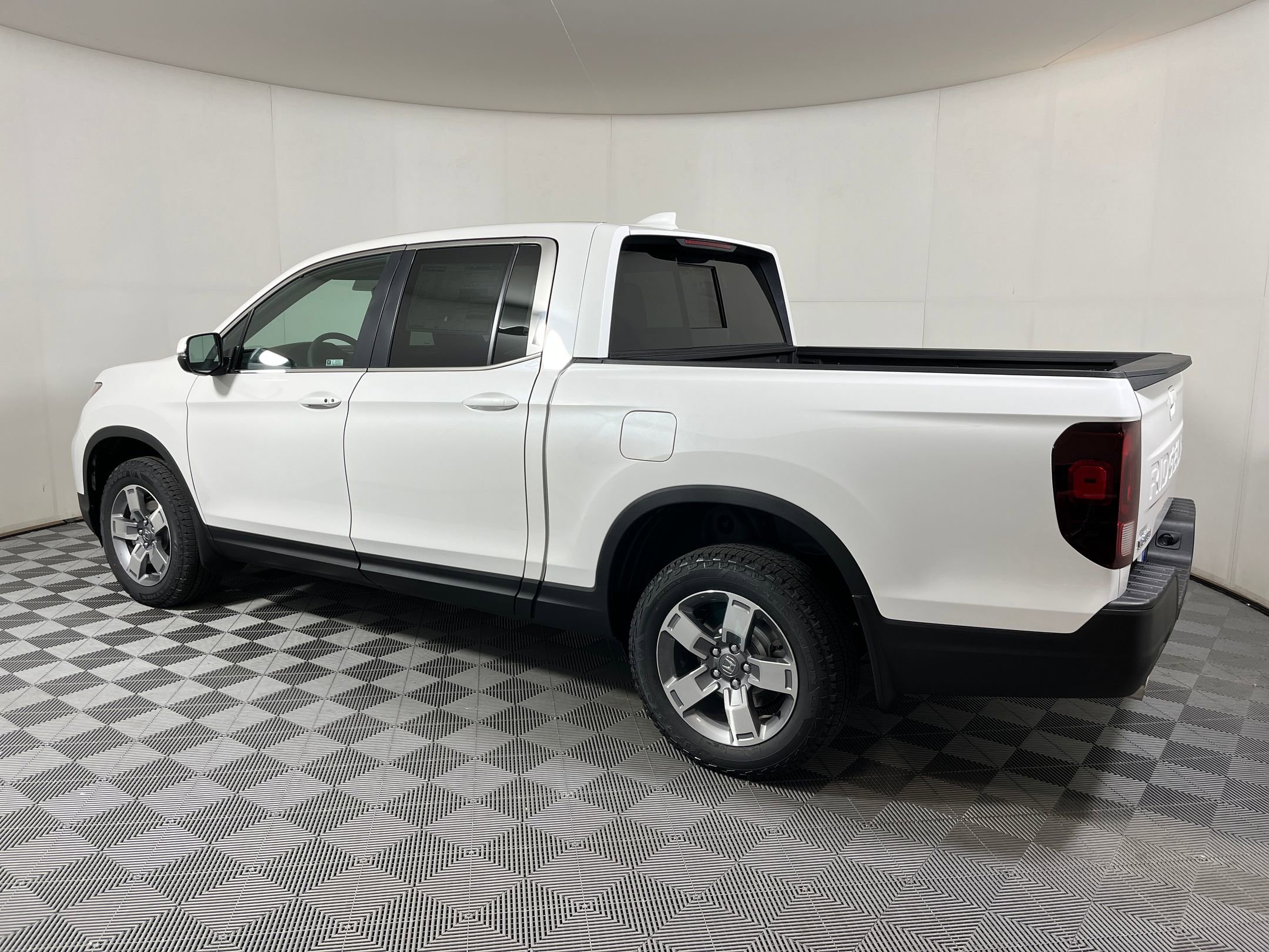 2025 Honda Ridgeline RTL photo 3