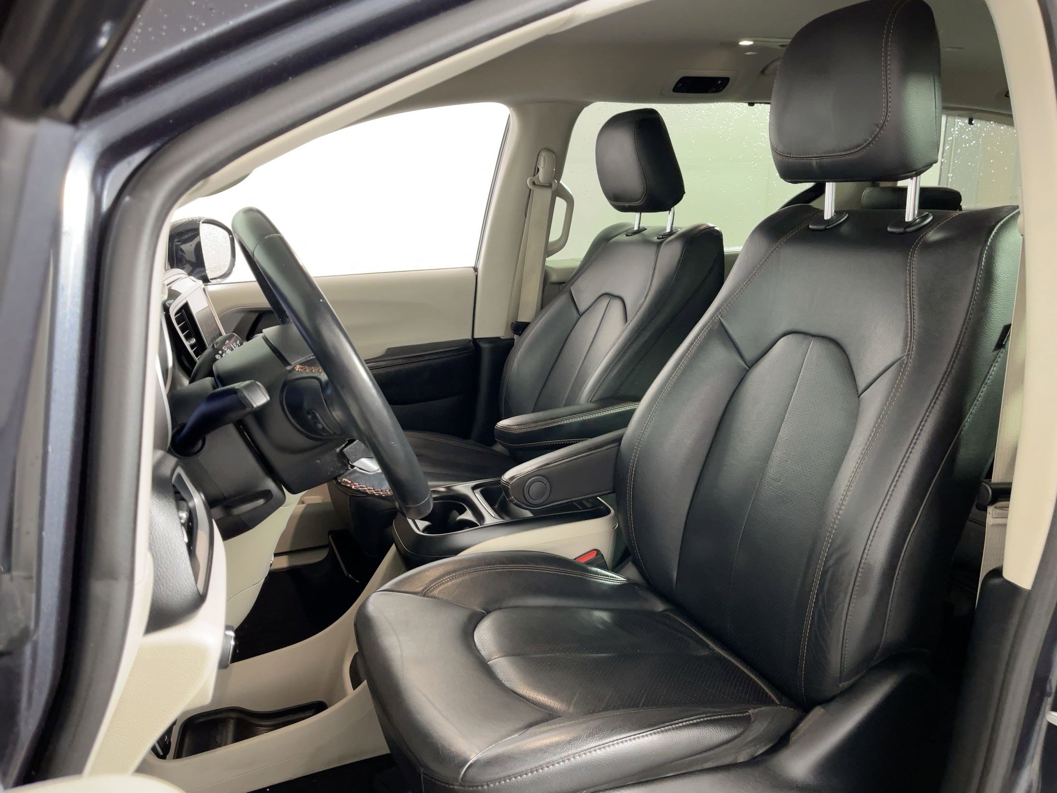 2020 Chrysler Pacifica Touring L photo 3