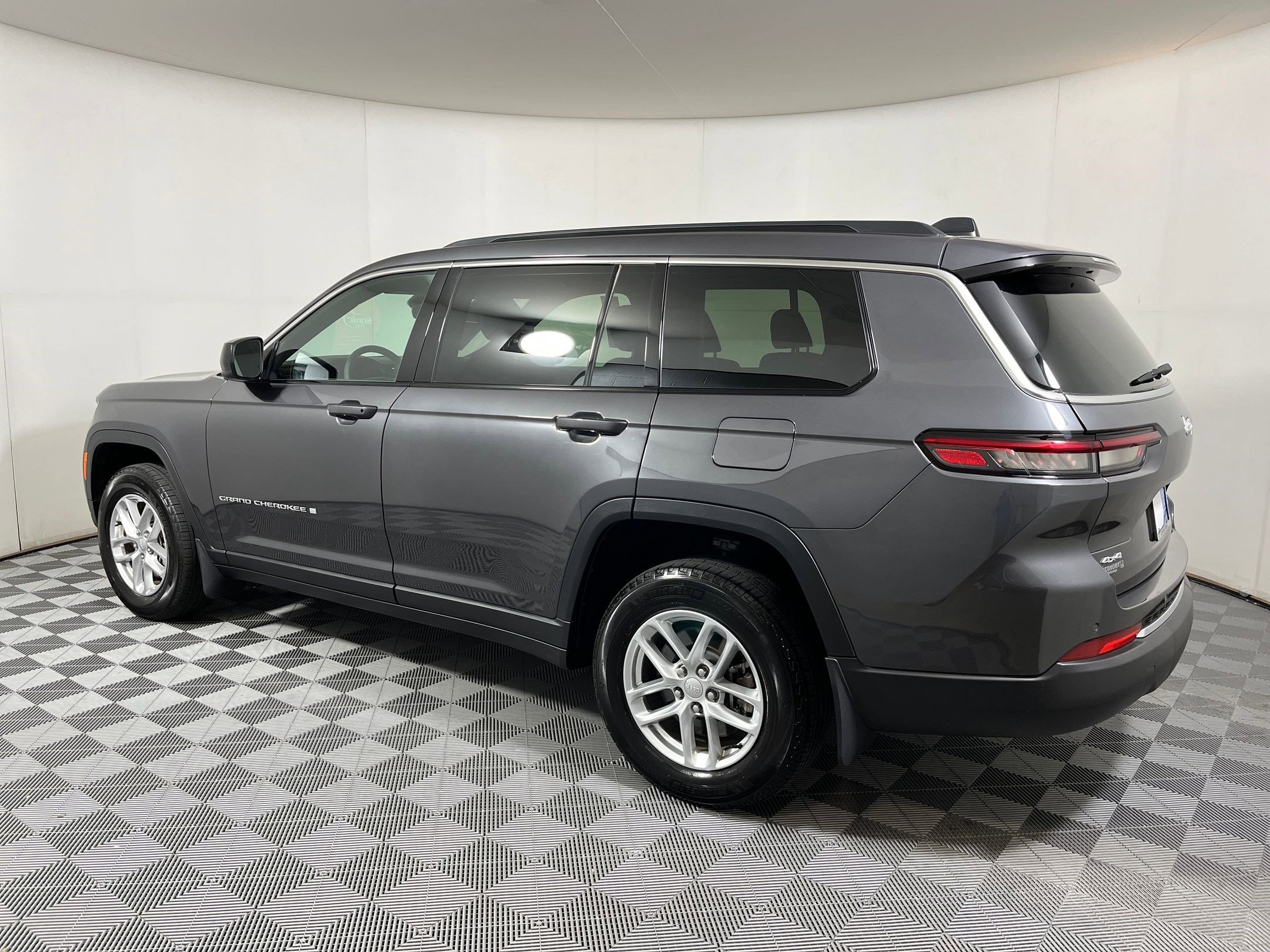 2025 Jeep Grand Cherokee Laredo X photo 2