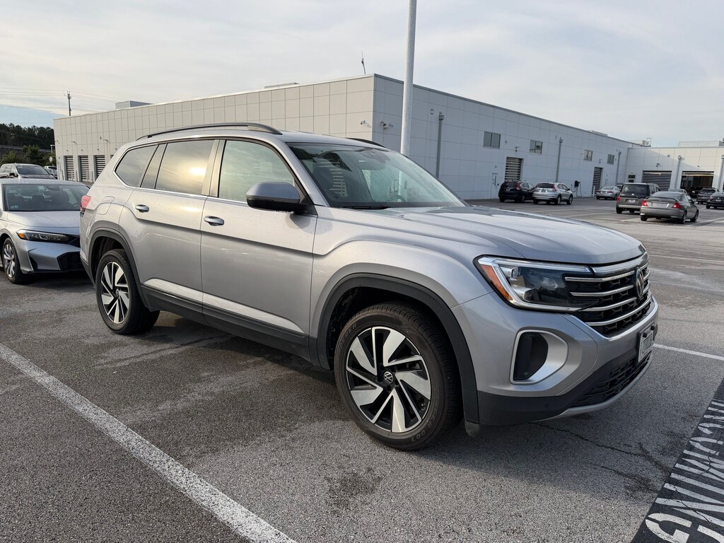 Used 2025 Volkswagen Atlas 2.0T SE w/Technology SUV