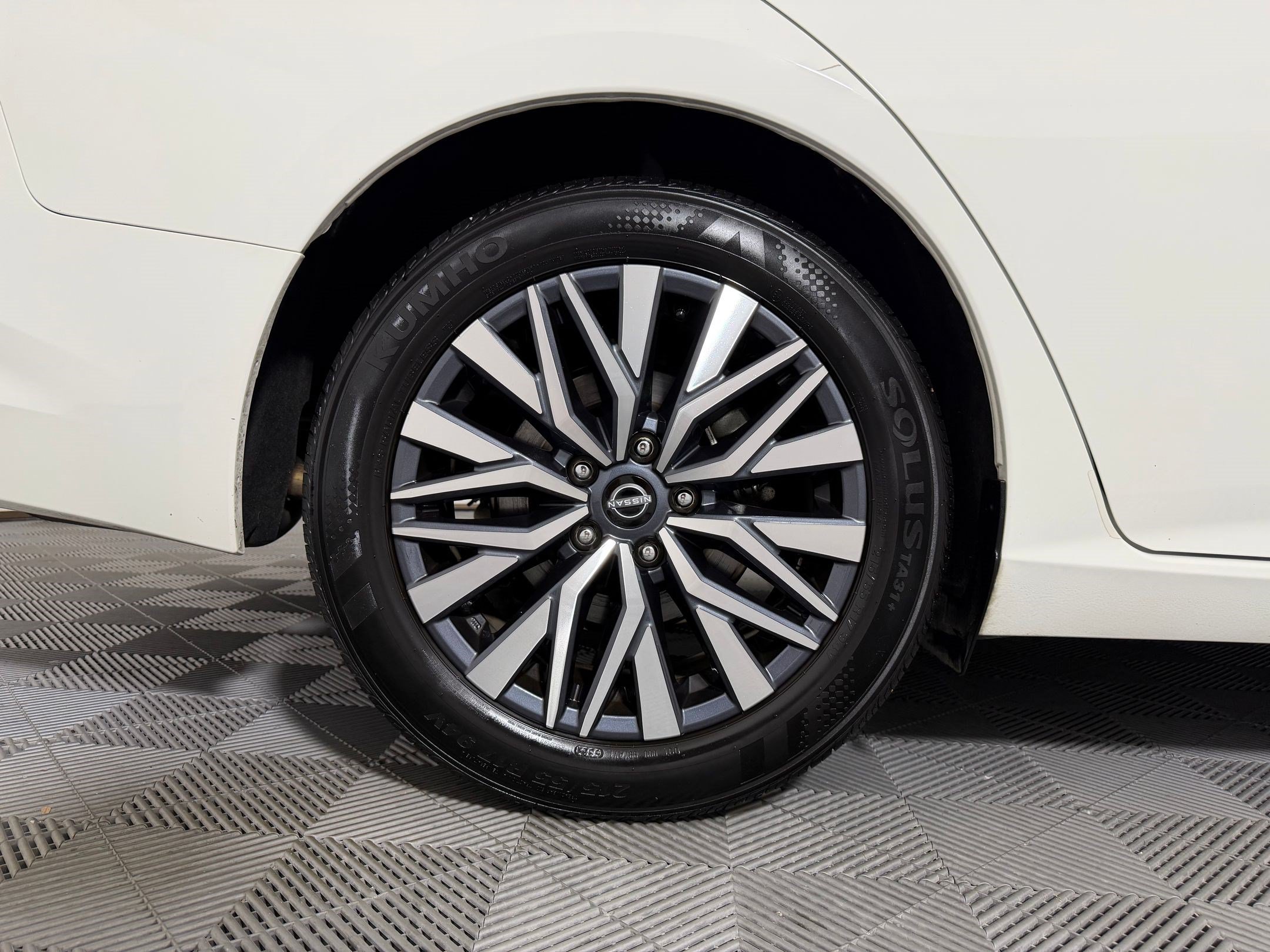 2025 Nissan Altima SV - Photo 20