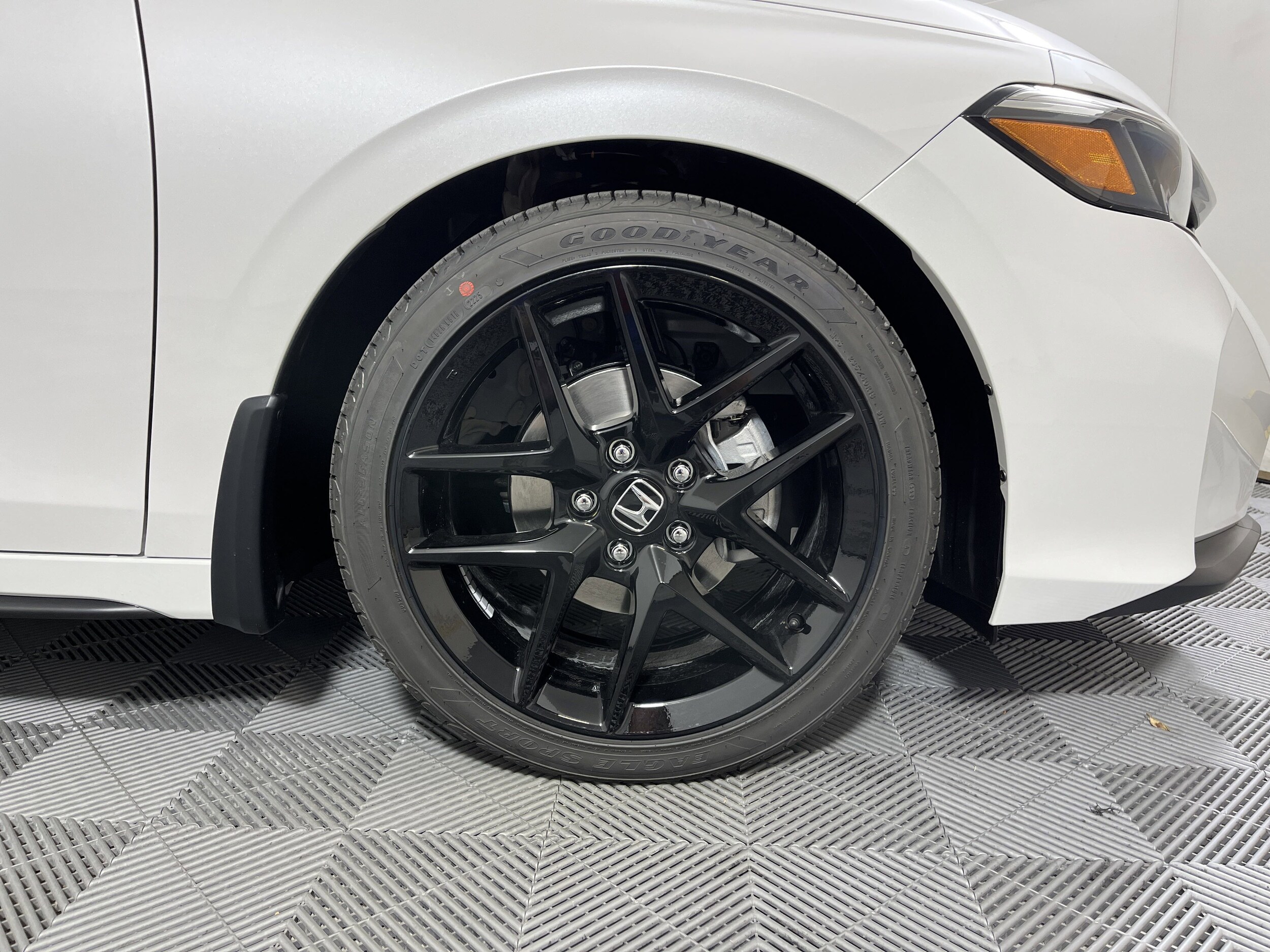 2025 Honda Civic Sport Hatchback photo 2