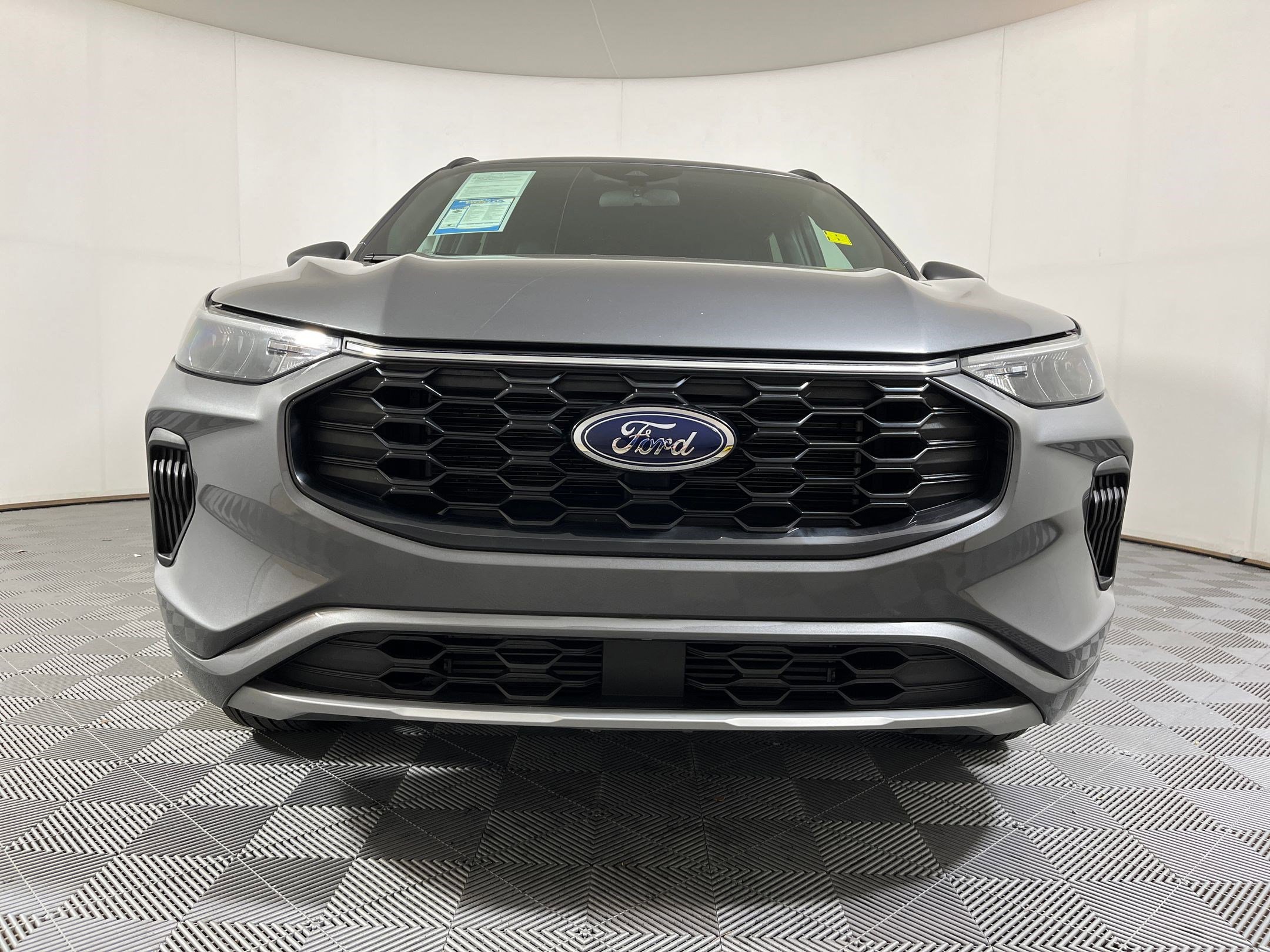 2024 Ford Escape ST-Line photo 2