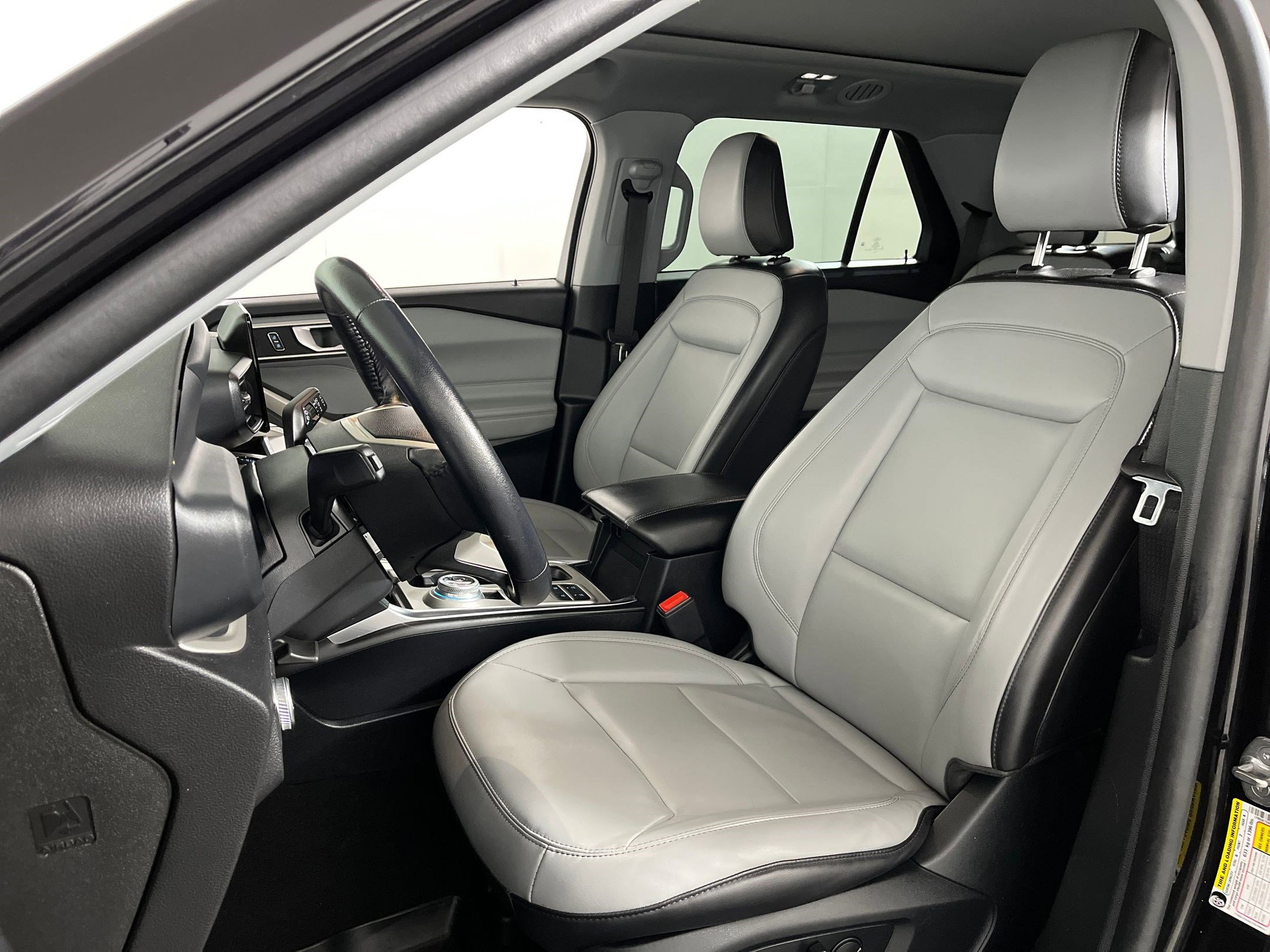 2021 Ford Explorer XLT photo 2