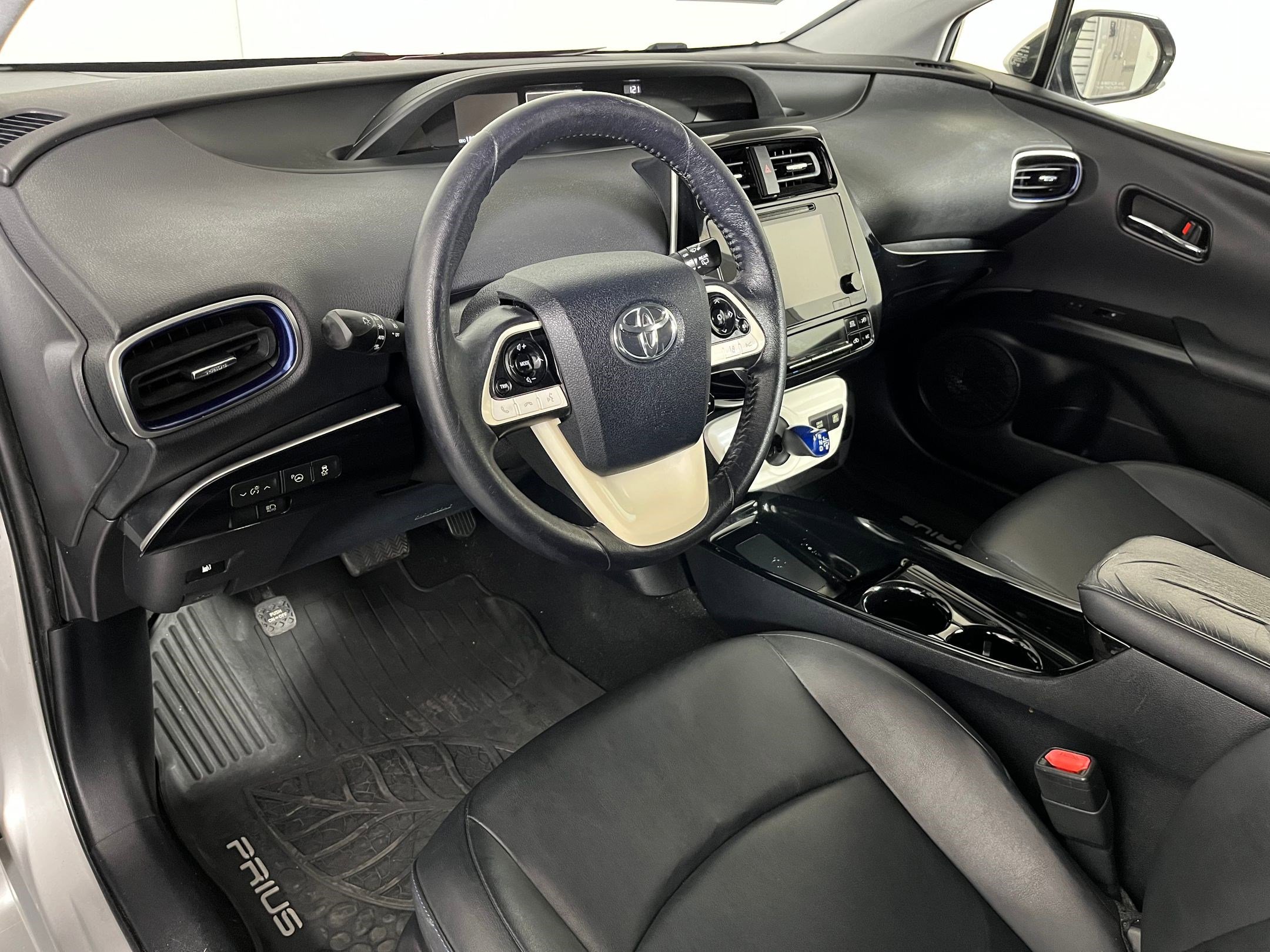 2018 Toyota Prius Two photo 3