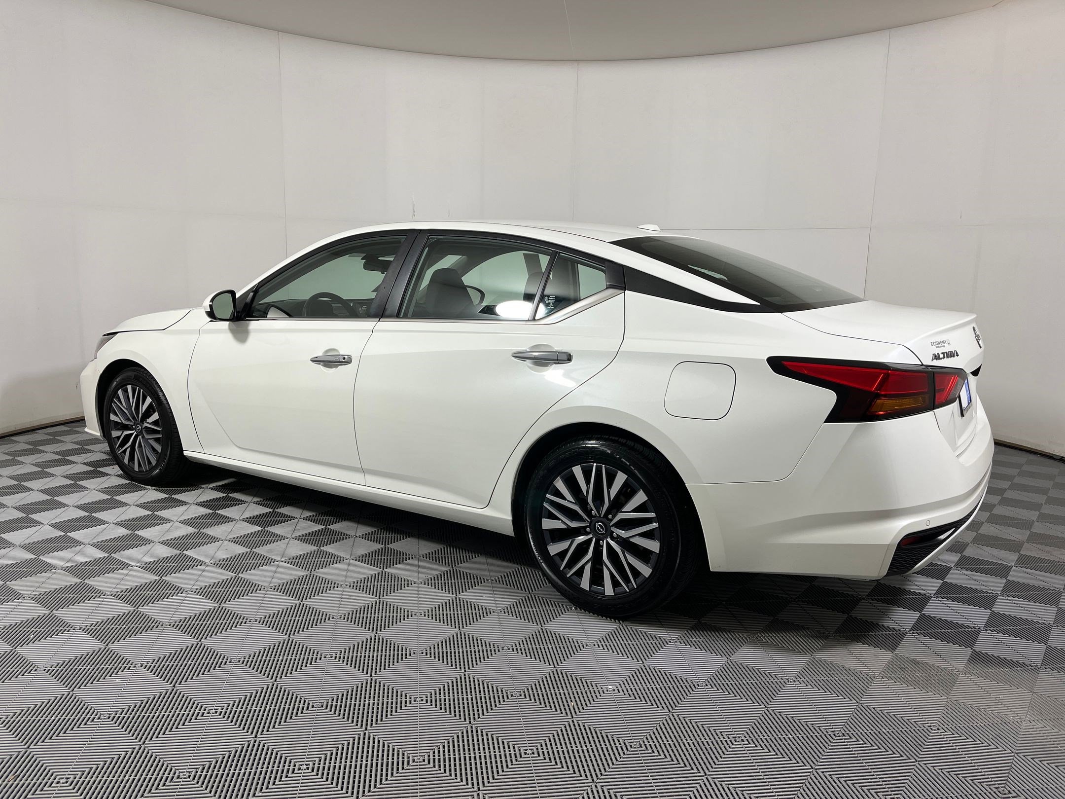 2023 Nissan Altima 2.5 SV photo 2