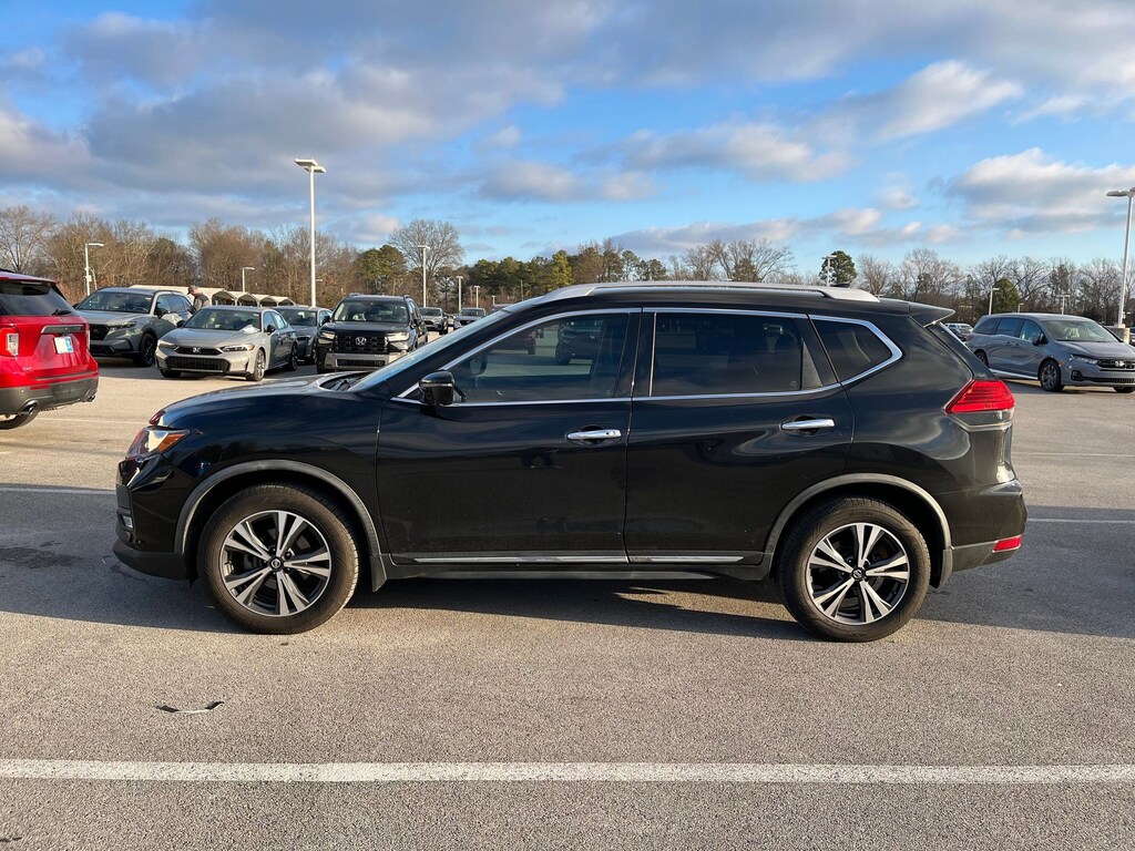 Used 2017 Nissan Rogue SL SUV