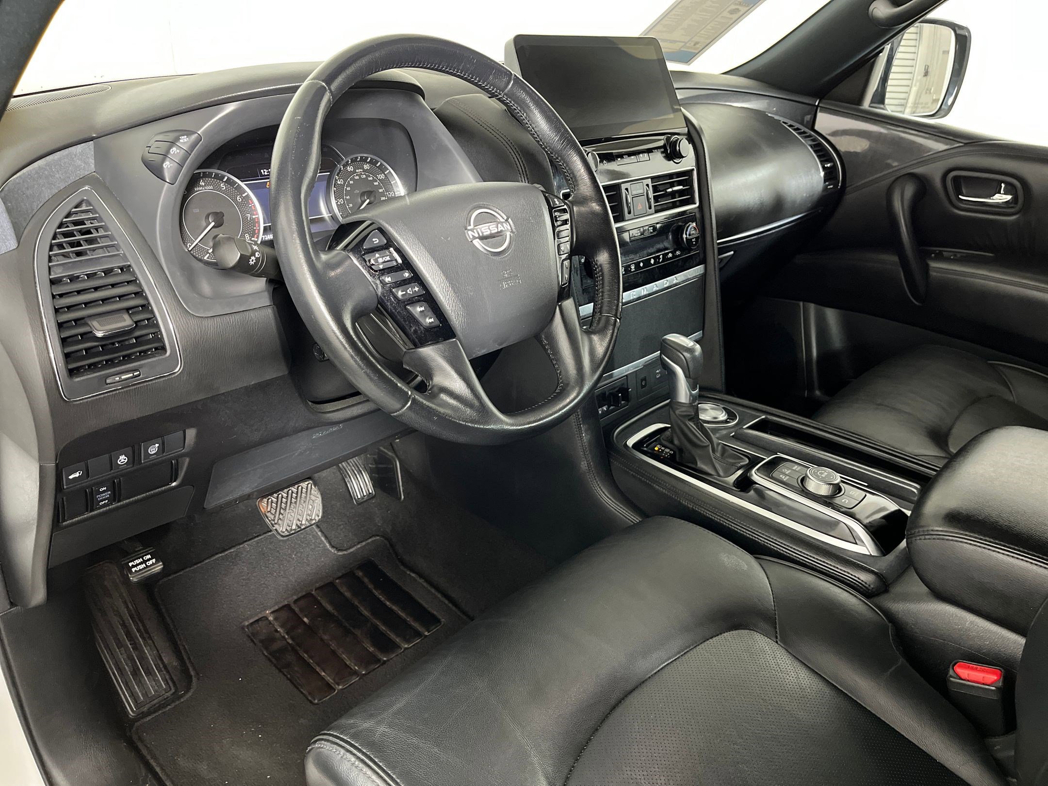 2023 Nissan Armada SL photo 3
