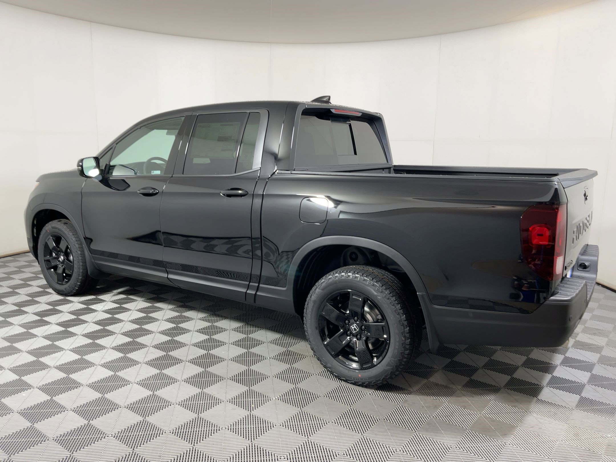 2026 Honda Ridgeline Black Edition photo 2