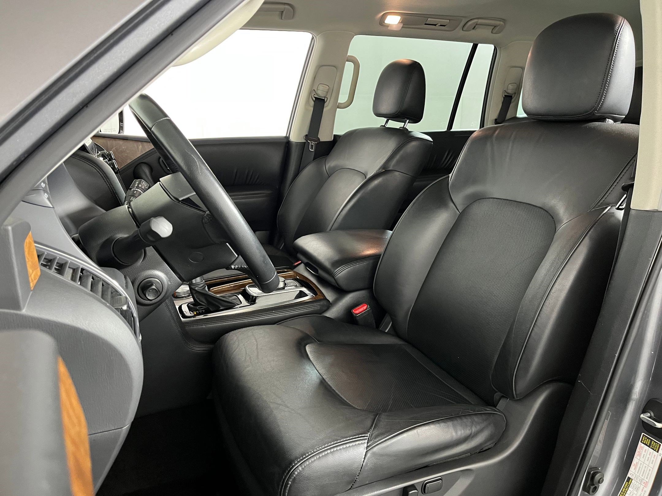 2023 Nissan Armada SL photo 3