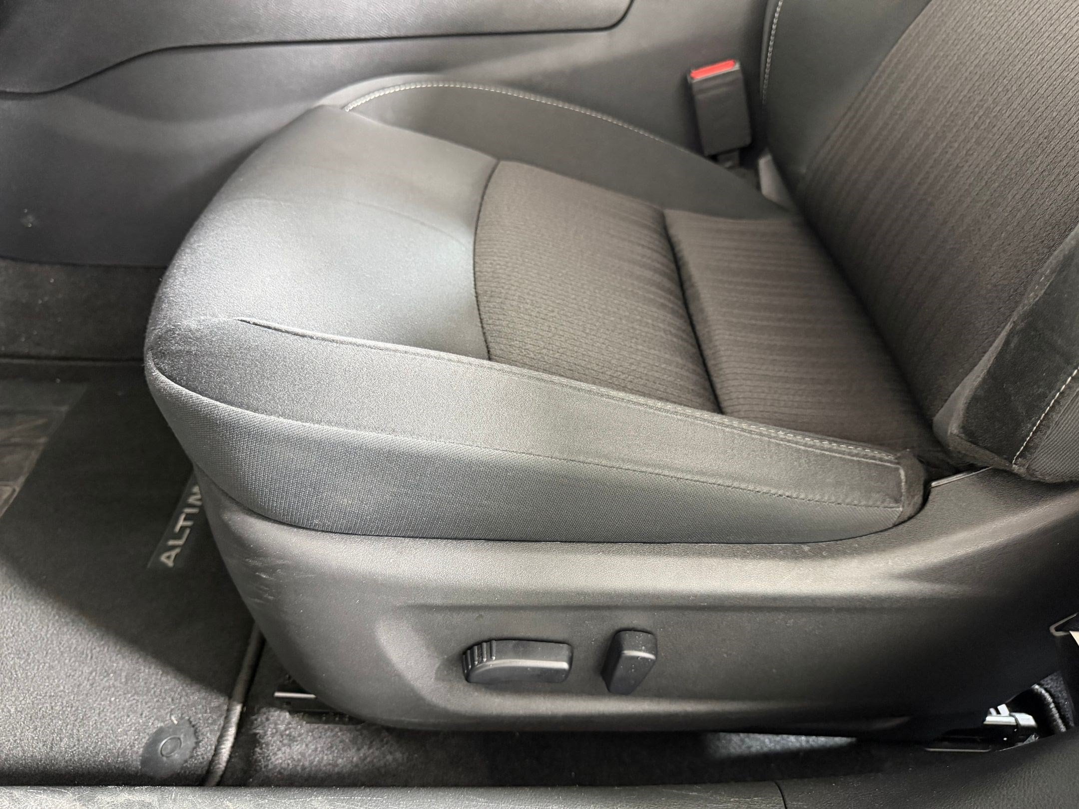 2025 Nissan Altima SV - Photo 12