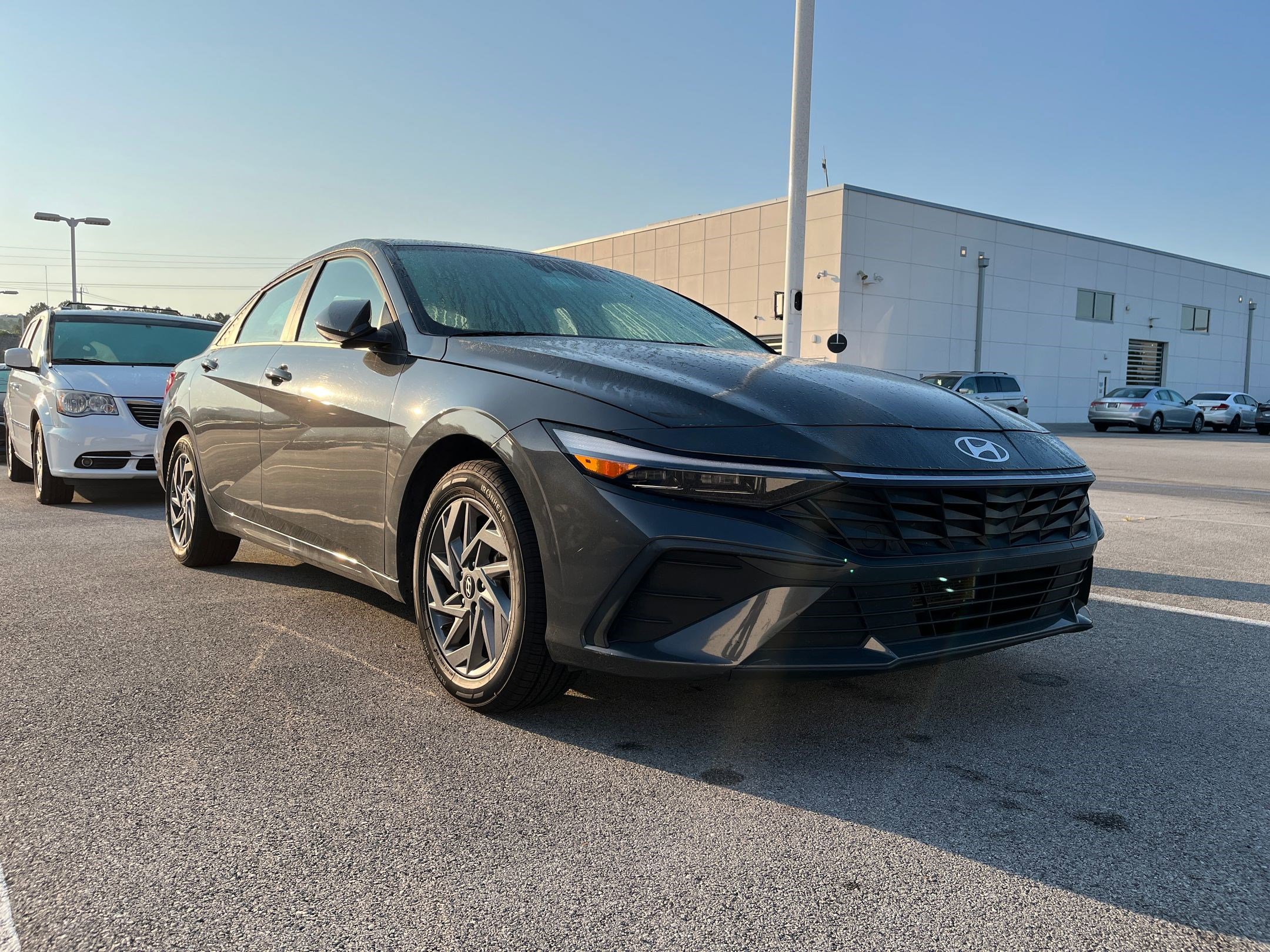 2024 Hyundai Elantra SEL photo 3