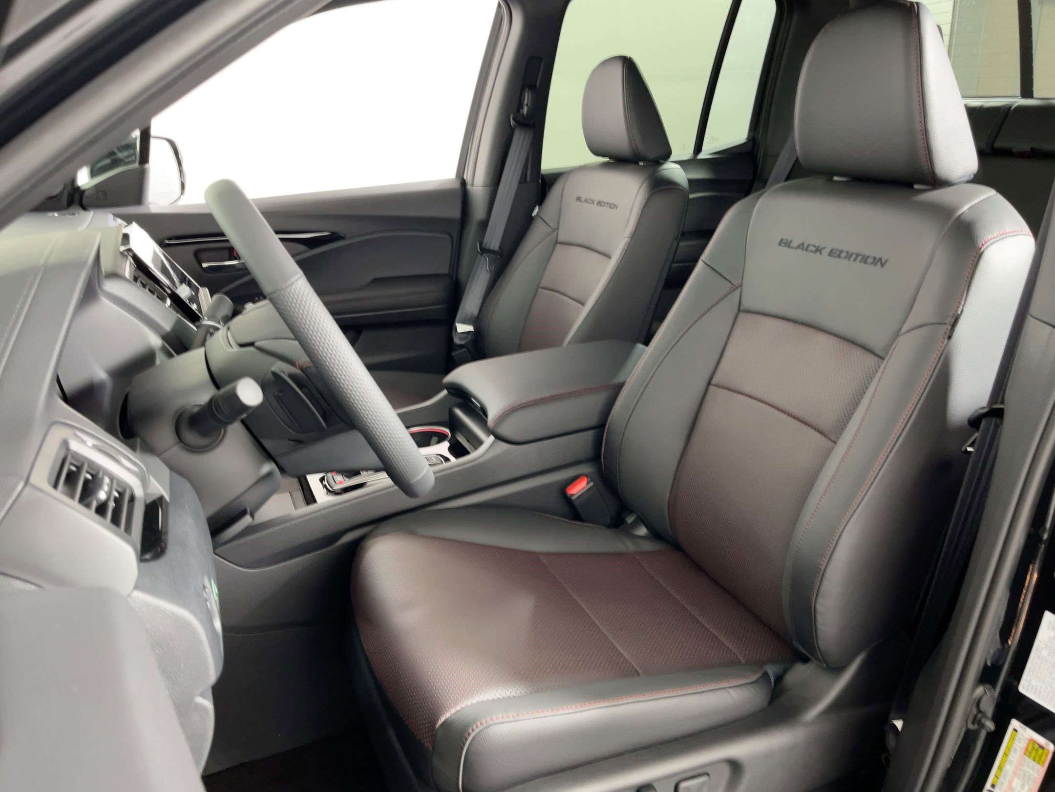 2026 Honda Ridgeline Black Edition photo 4