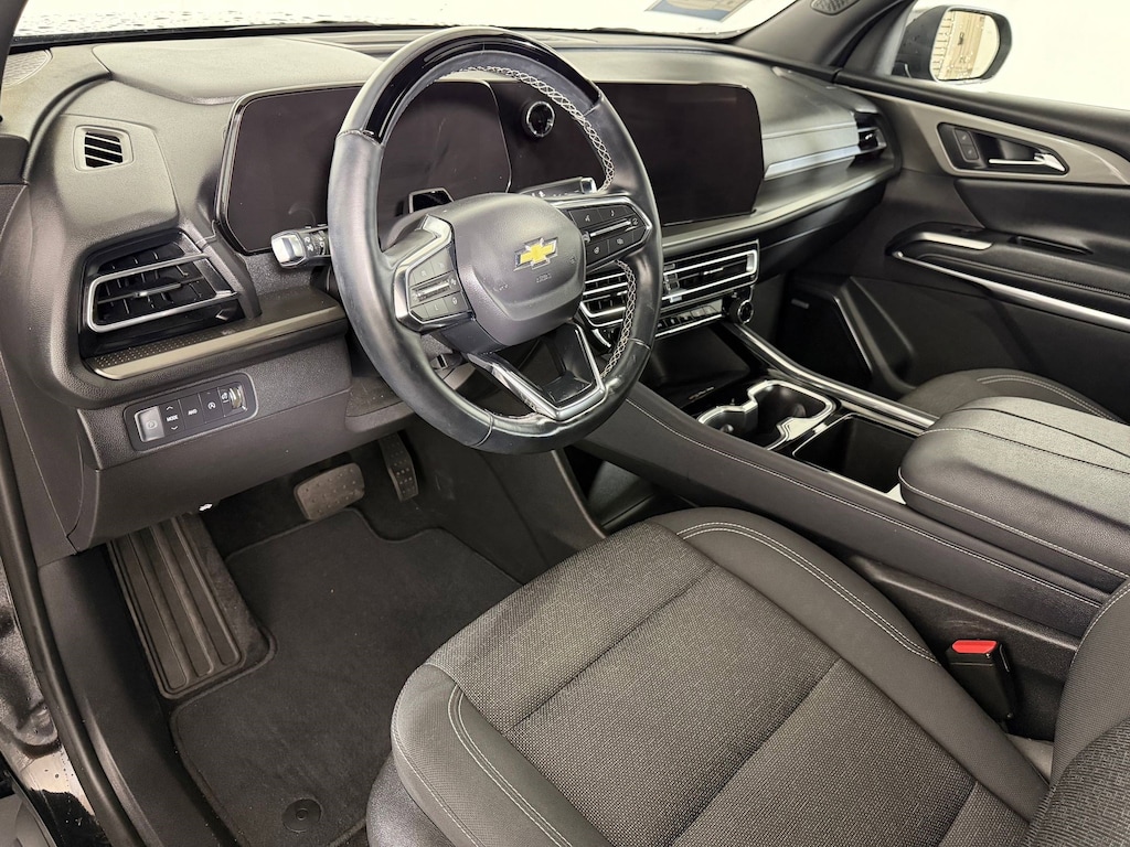 Used 2025 Chevrolet Traverse AWD LT SUV