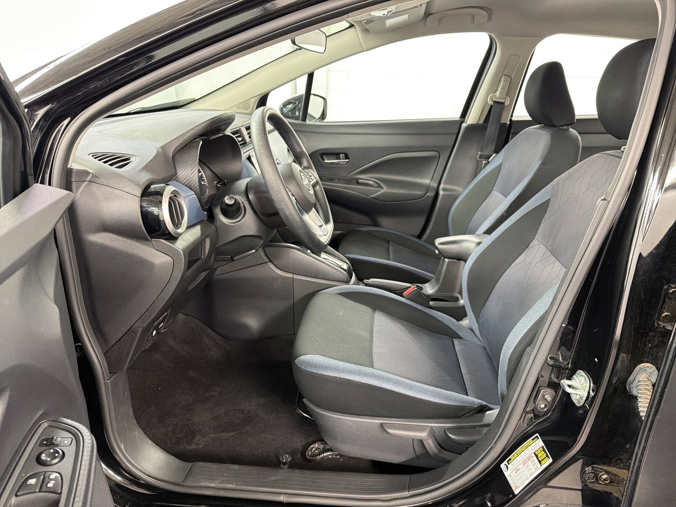 2025 Nissan Versa SV photo 5
