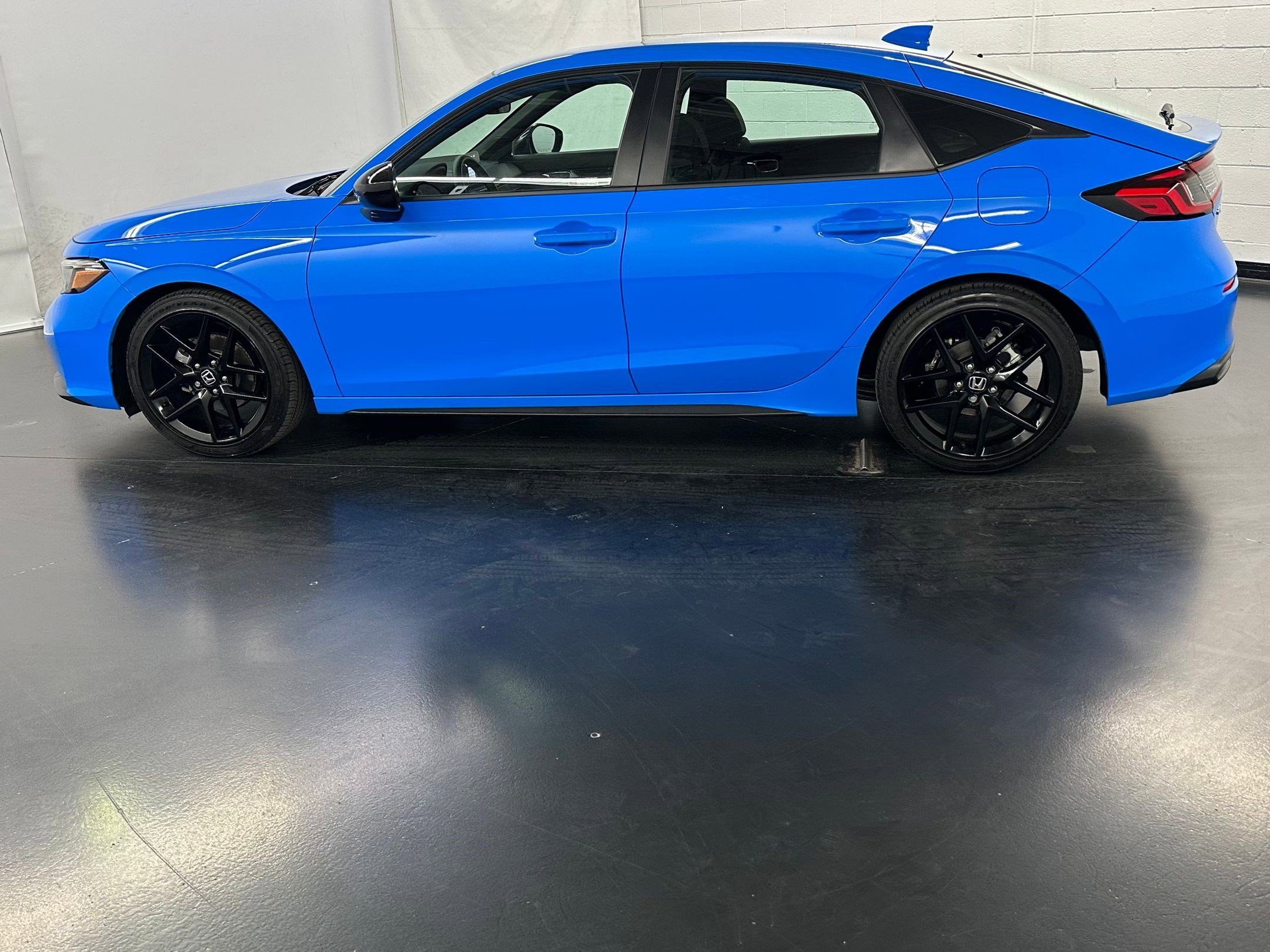 2025 Honda Civic Sport Hatchback photo 2