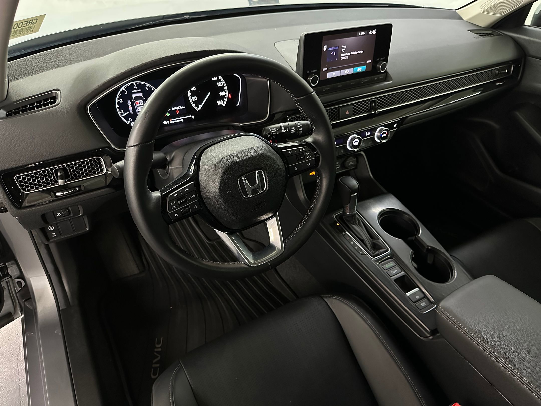2024 Honda Civic EX-L Hatchback photo 4