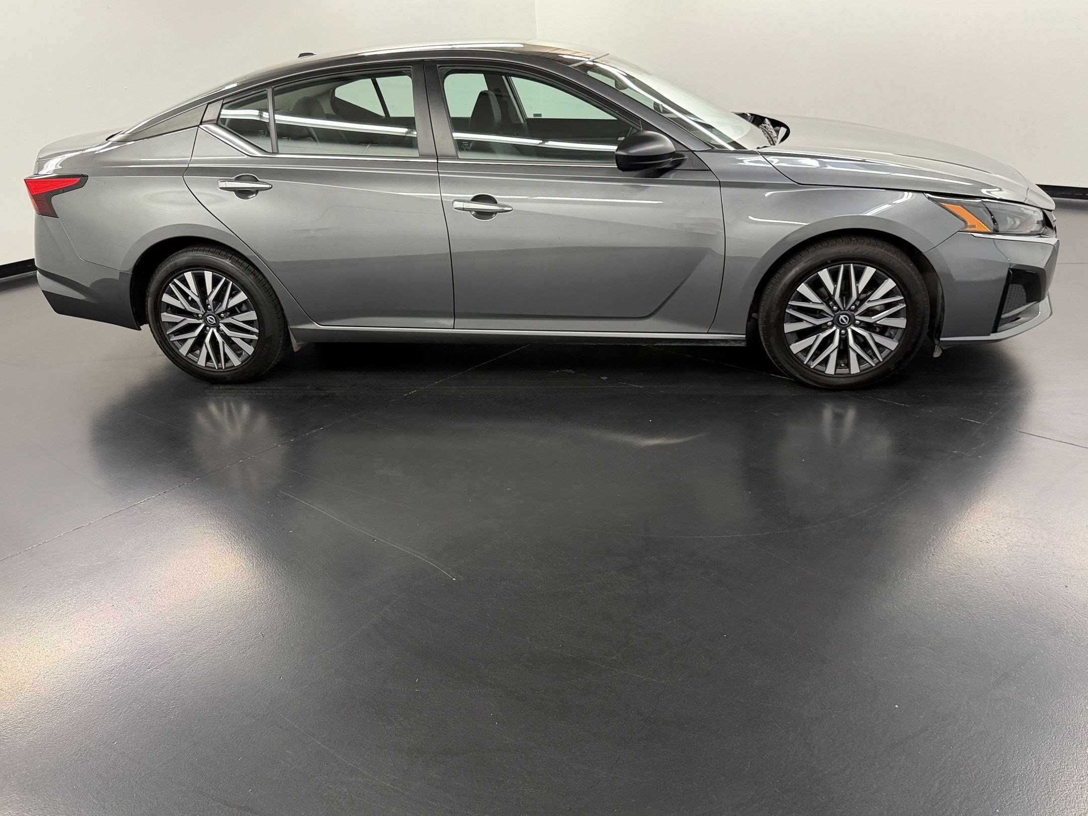 2025 Nissan Altima SV - Photo 8