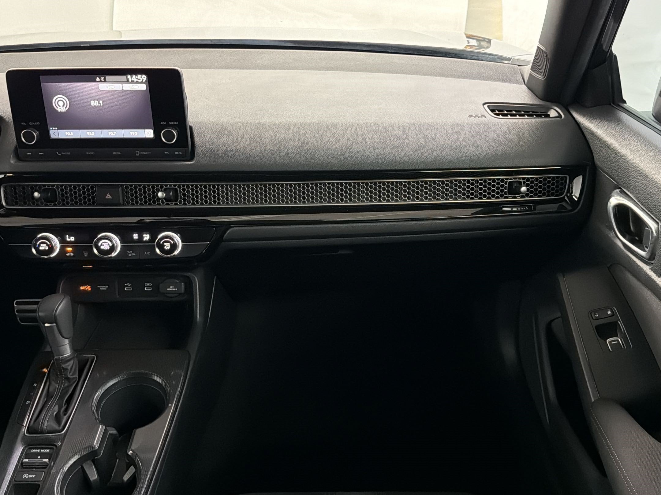 2025 Honda Civic Hatchback Sport - Photo 28