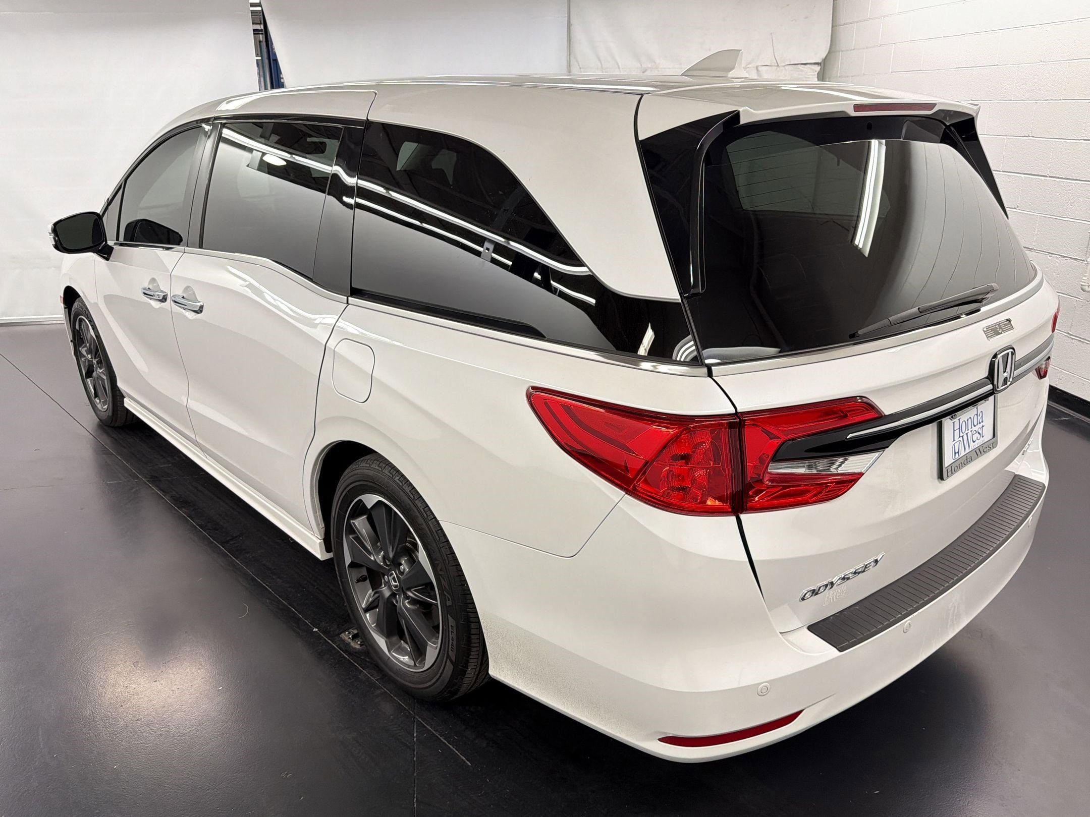 2023 Honda Odyssey Elite photo 2