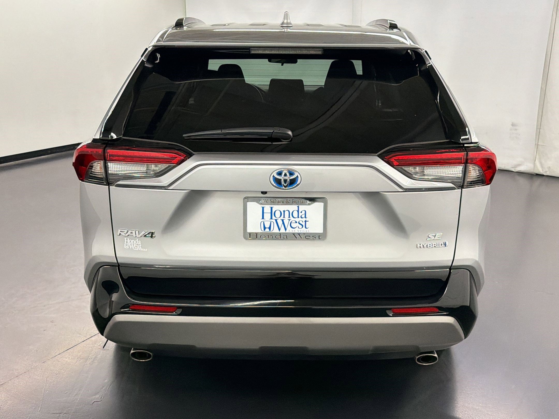 2024 Toyota RAV4 SE - Photo 10