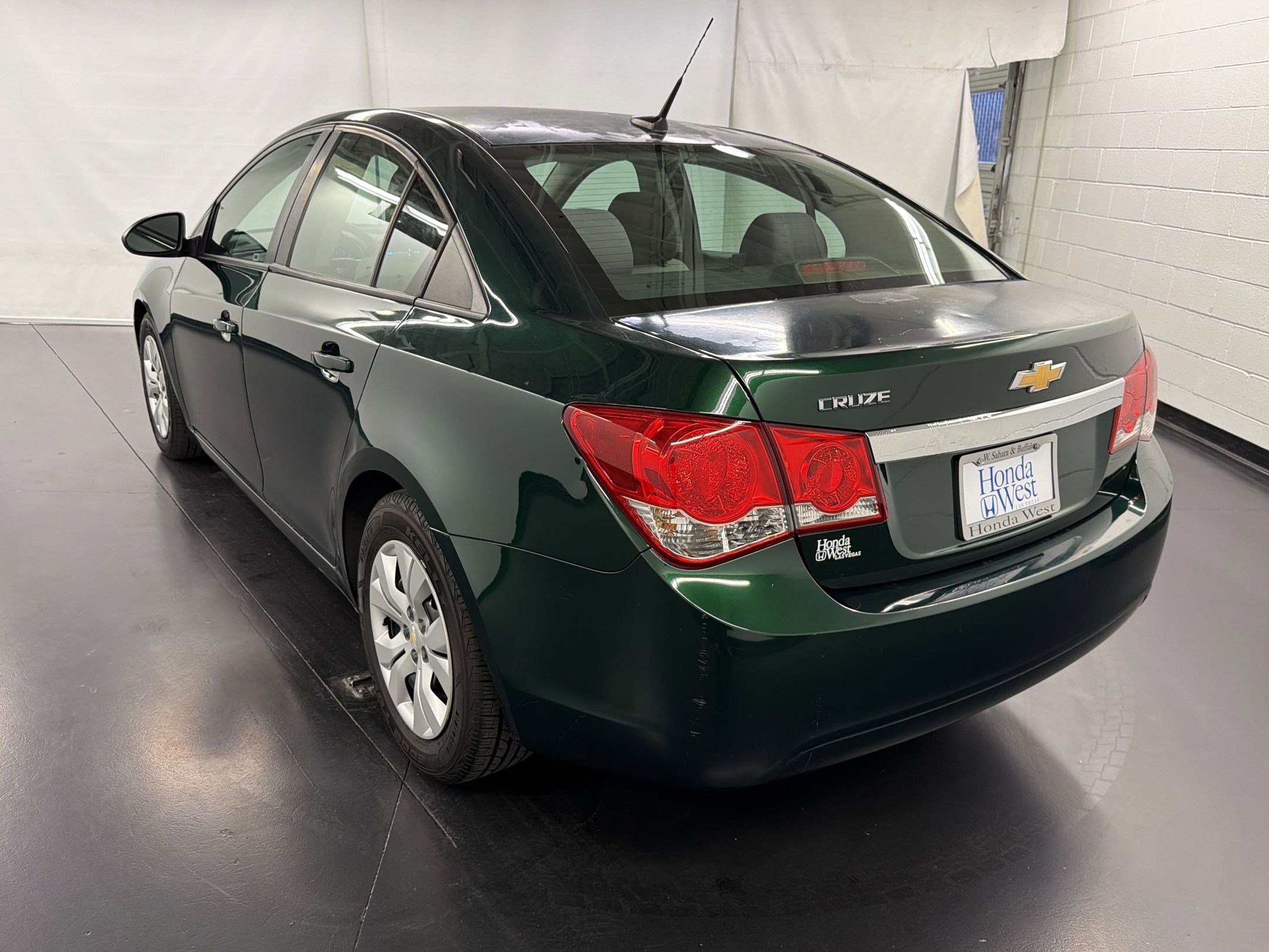 Cruze LS Sedan