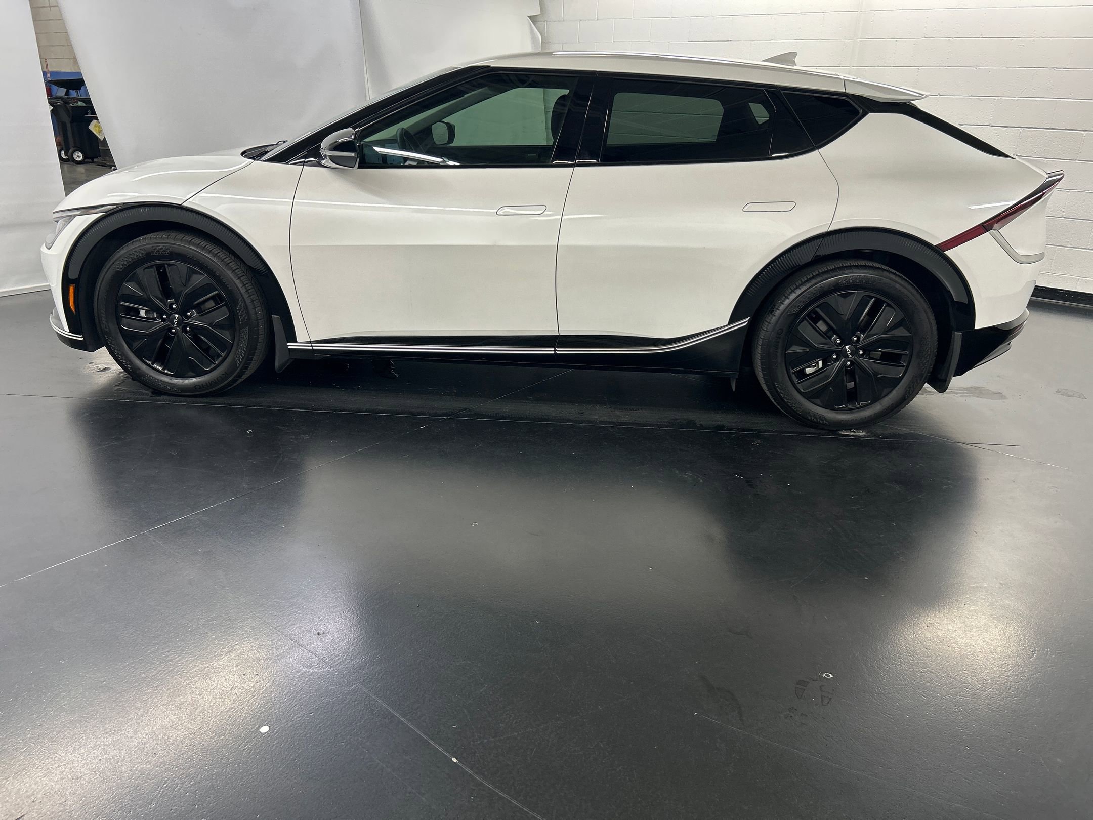 2023 Kia EV6 Wind photo 2