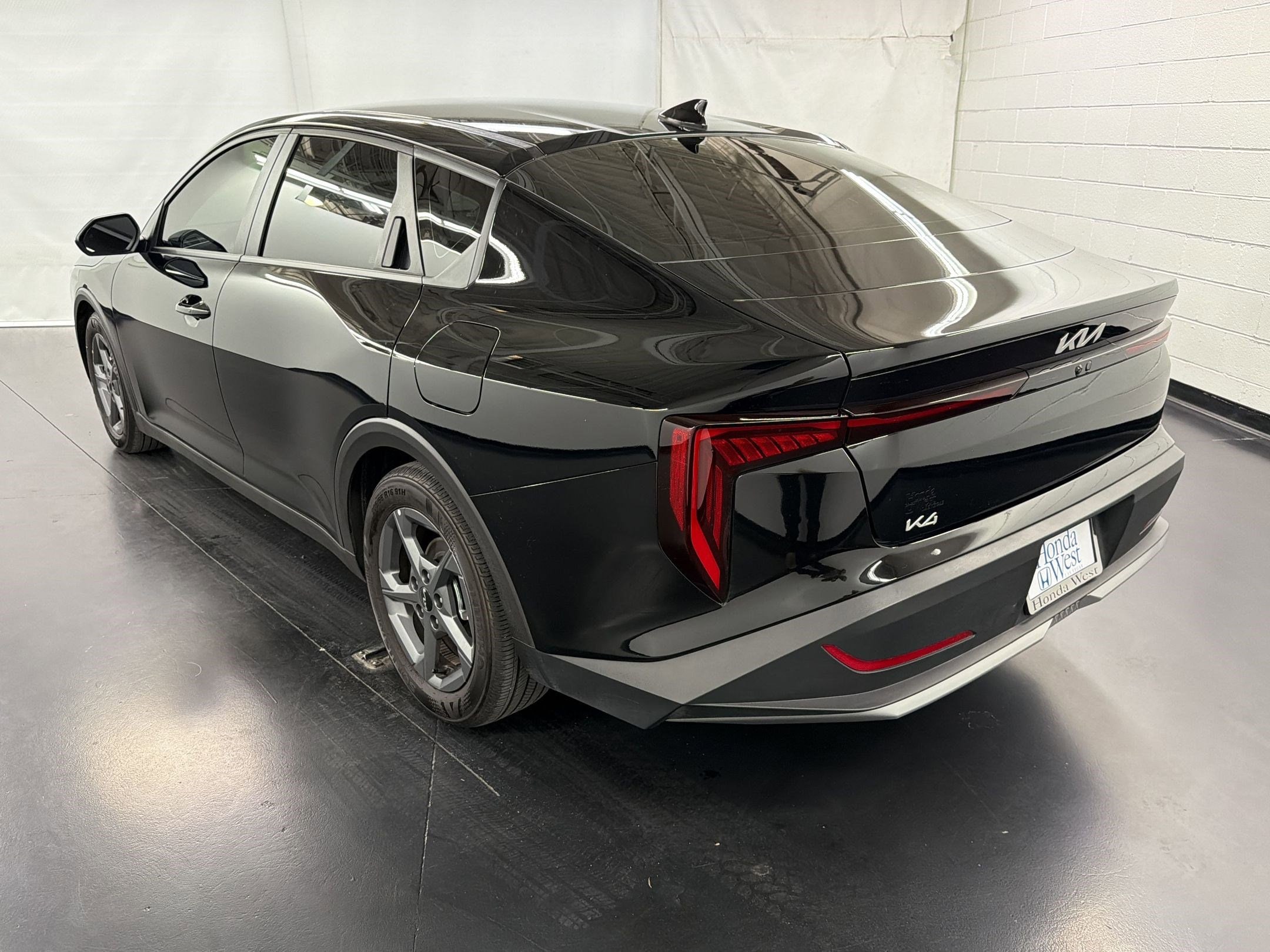 2025 Kia K4 LXS photo 2