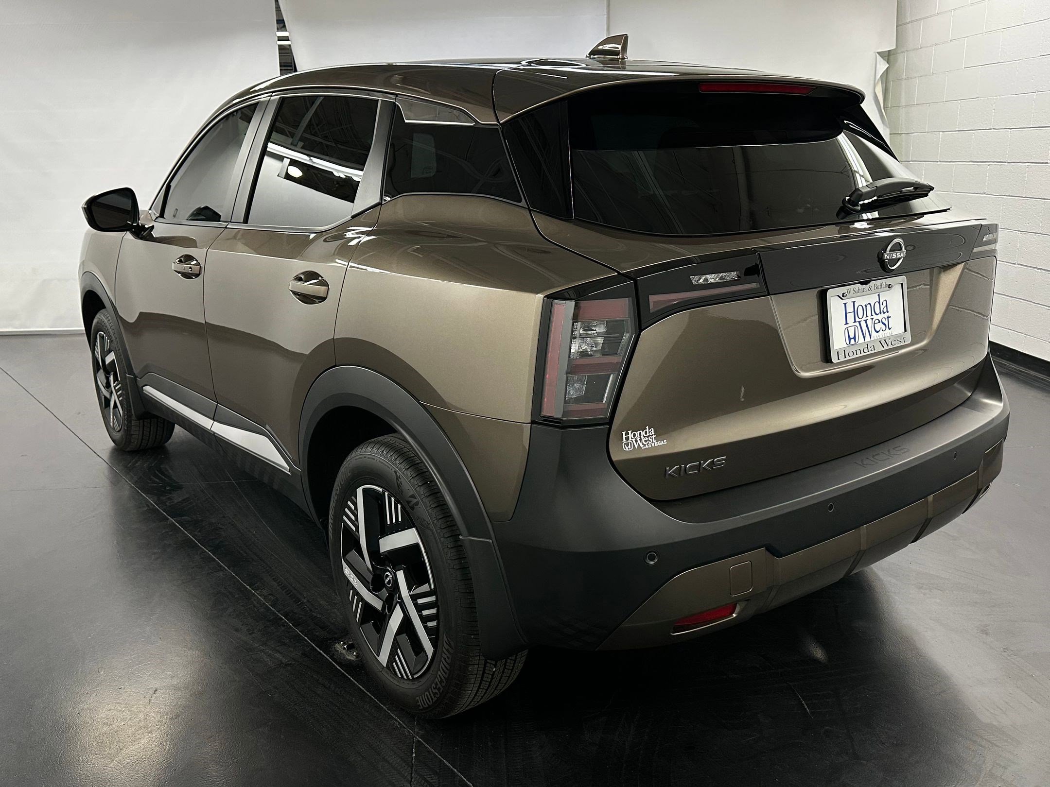 2025 Nissan Kicks SV photo 3