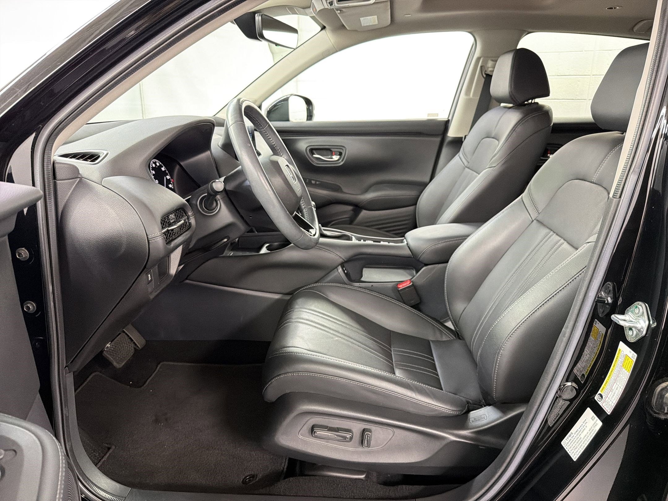 2025 Honda HR-V EX-L photo 4