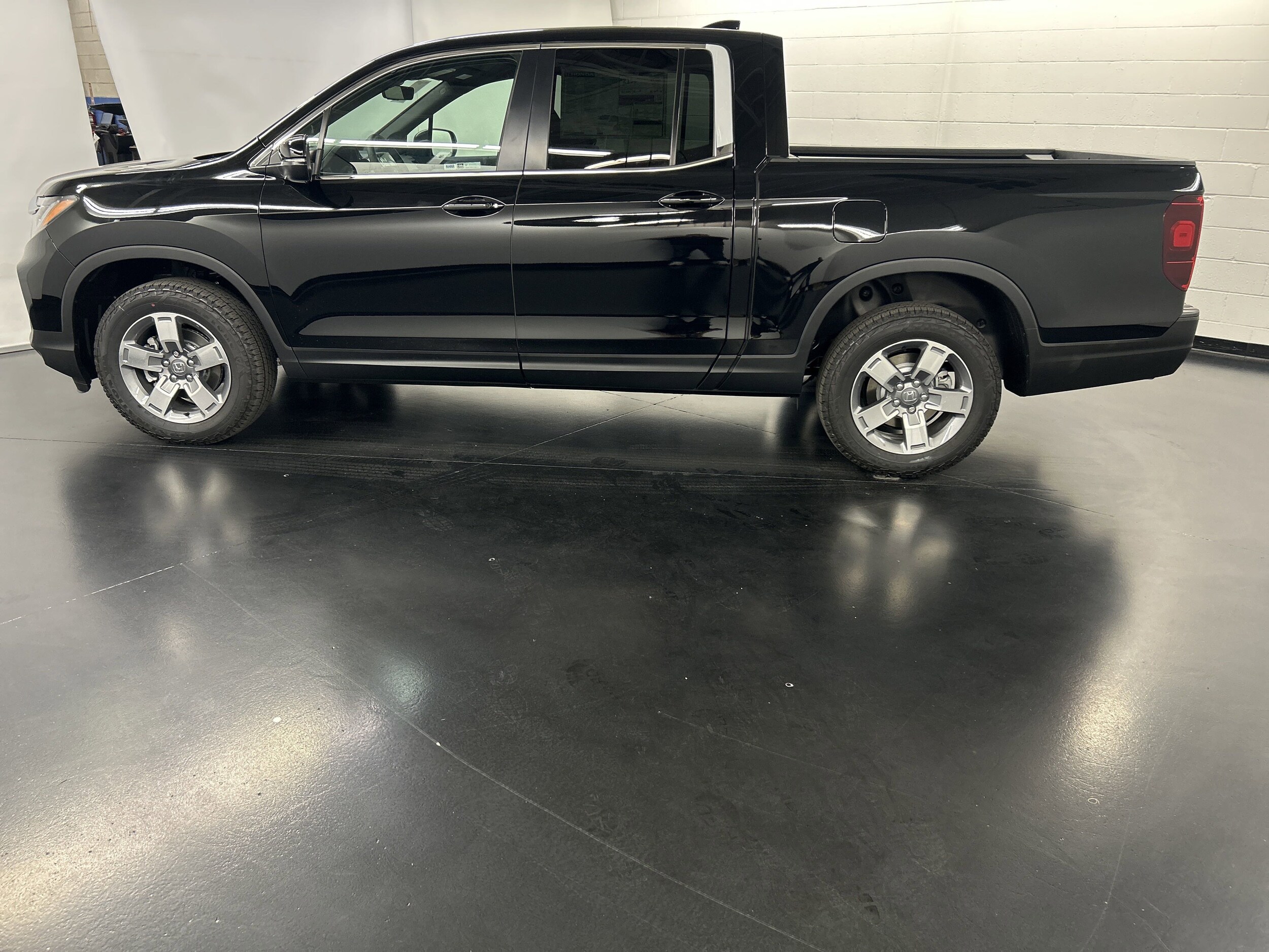 2025 Honda Ridgeline RTL photo 3