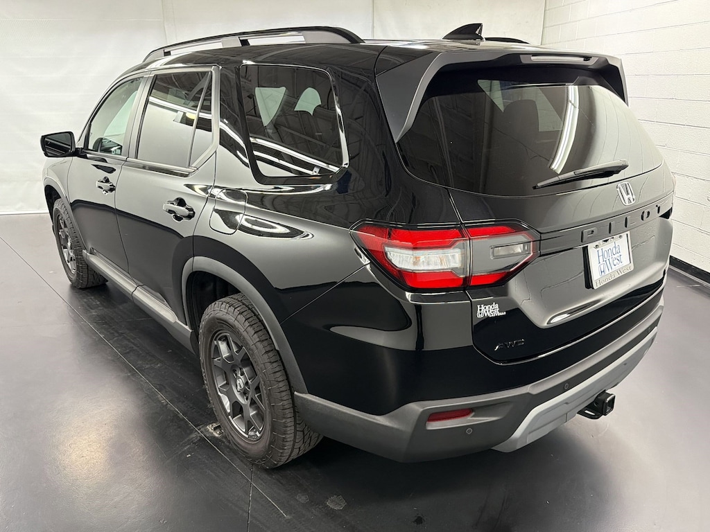Certified 2025 Honda Pilot TrailSport SUV