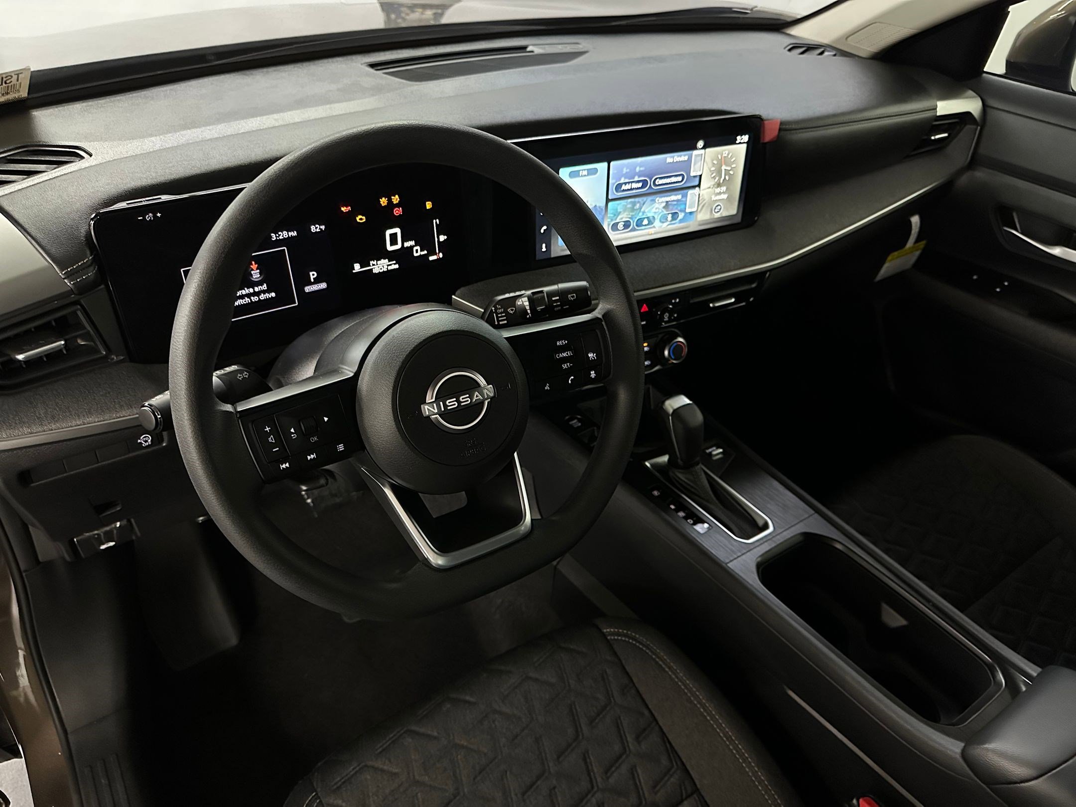 2025 Nissan Kicks SV photo 4