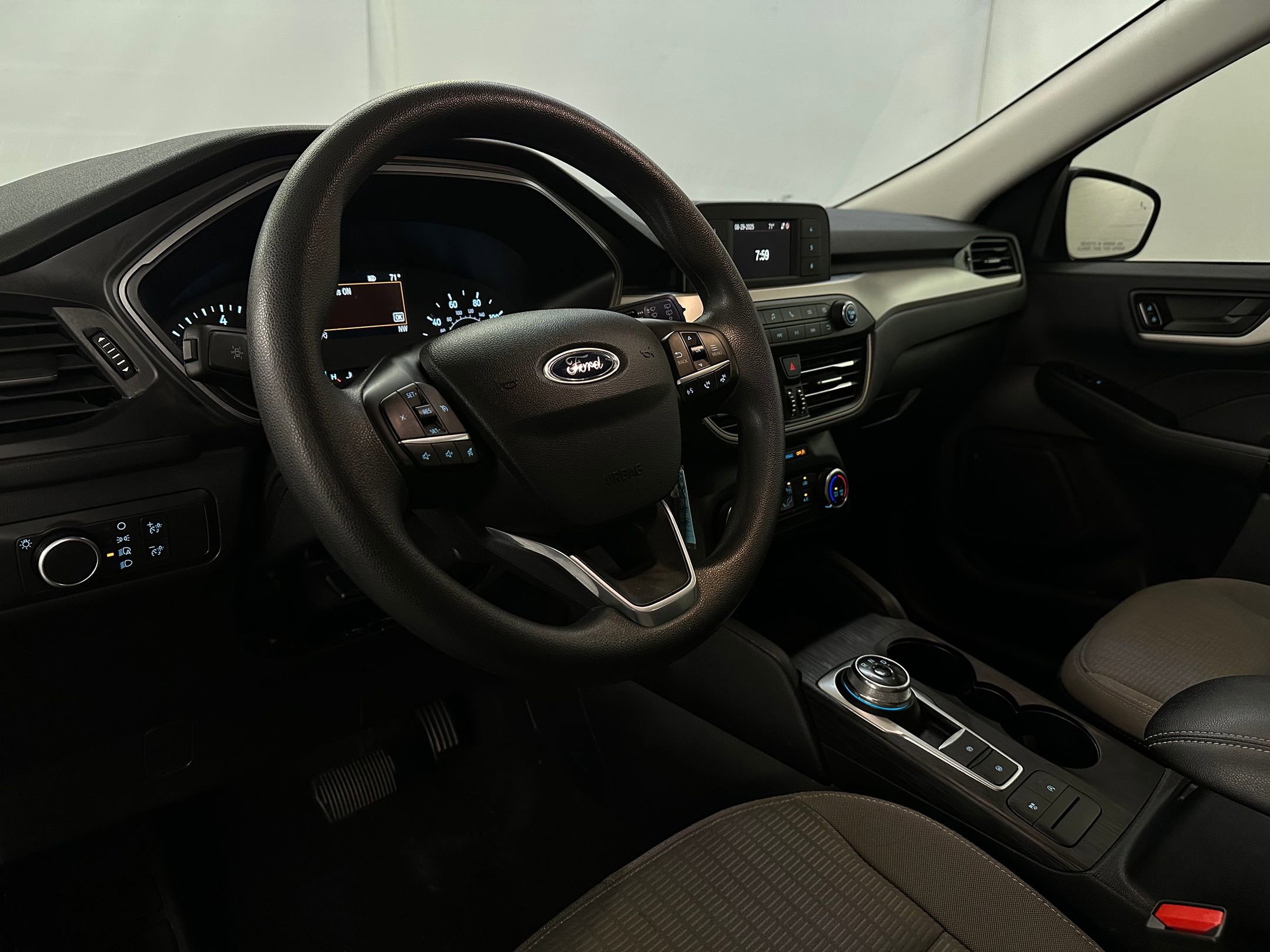 2022 Ford Escape S photo 3