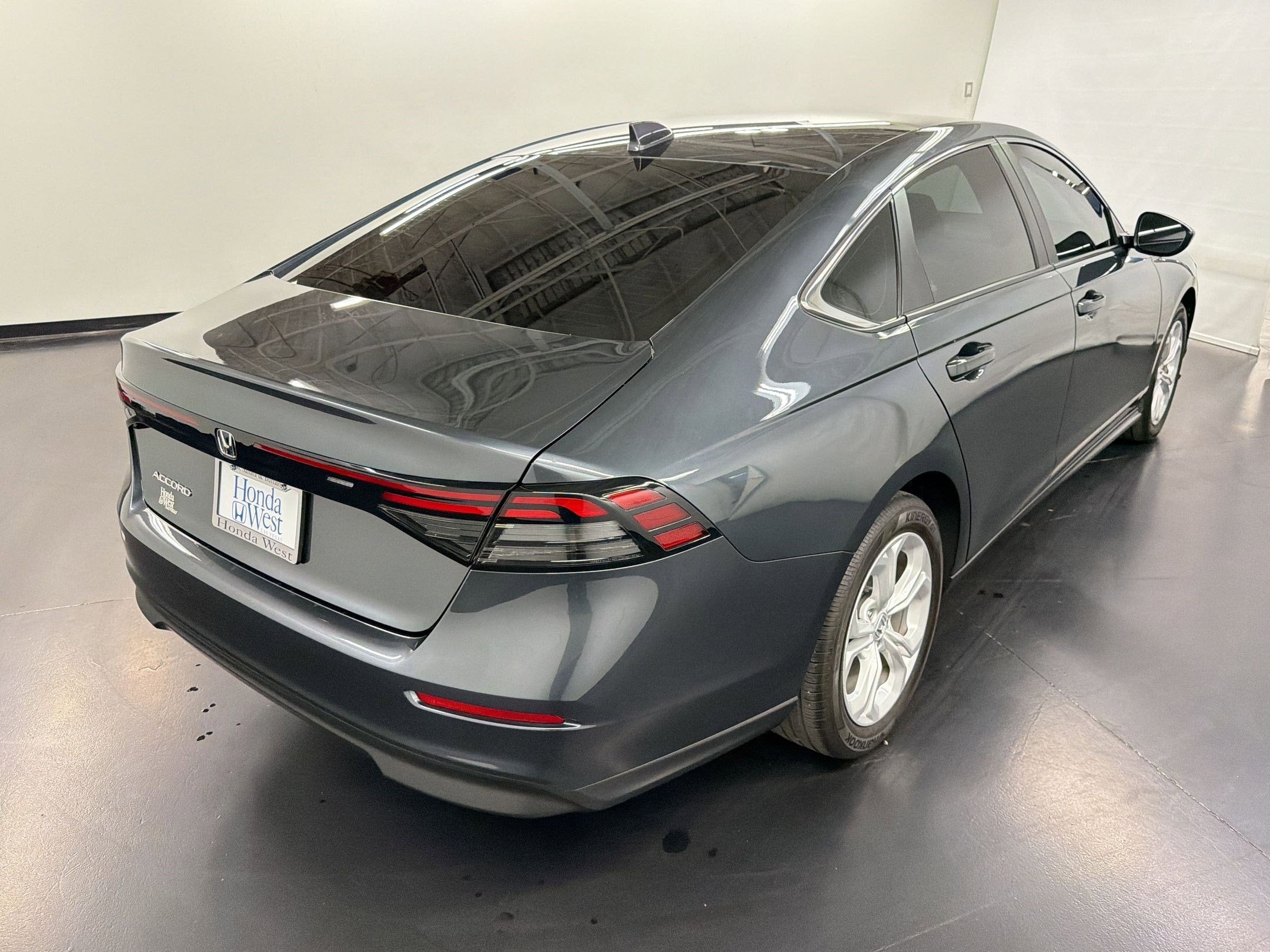 2024 Honda Accord LX - Photo 9