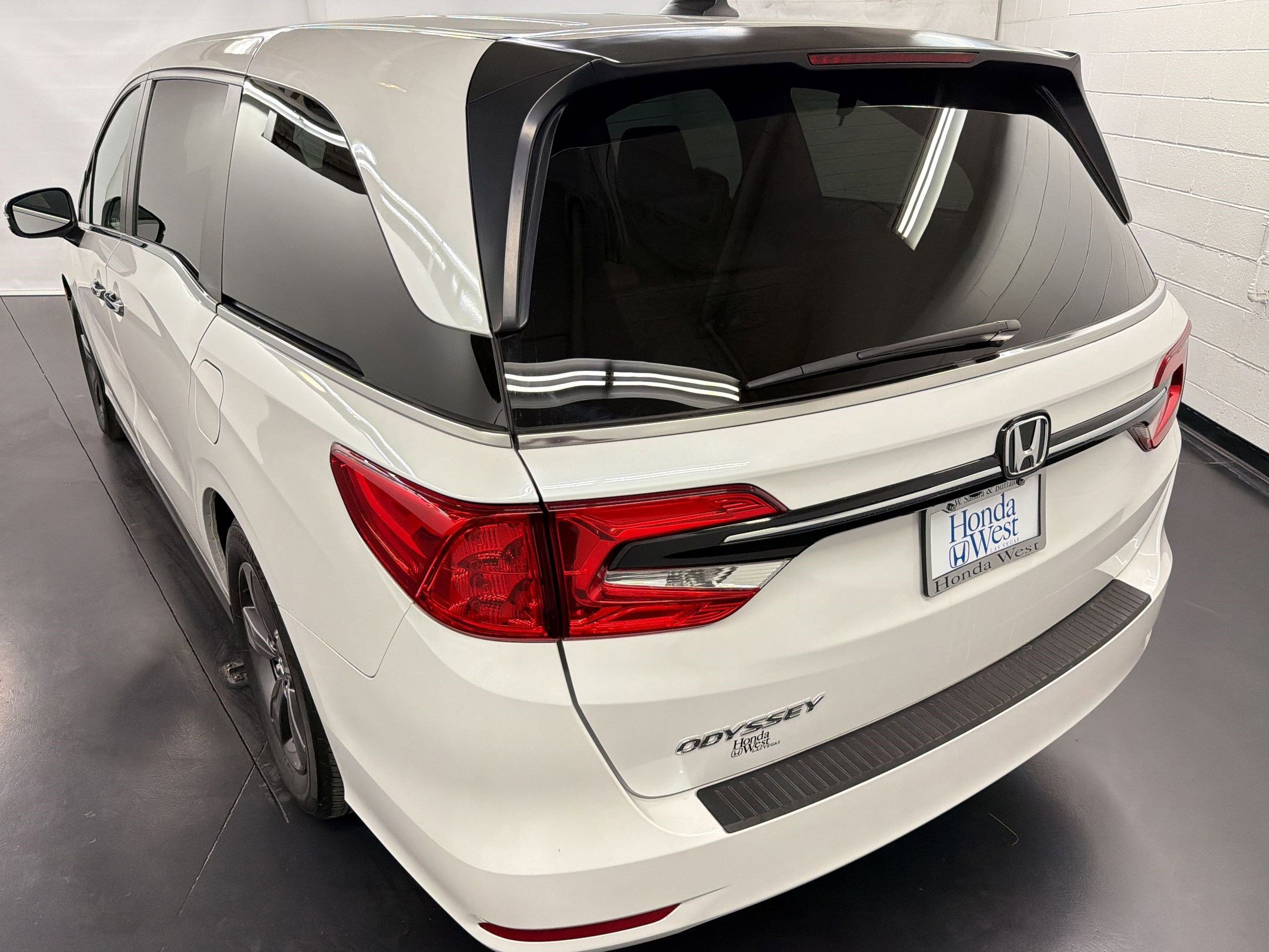 2022 Honda Odyssey EX photo 2