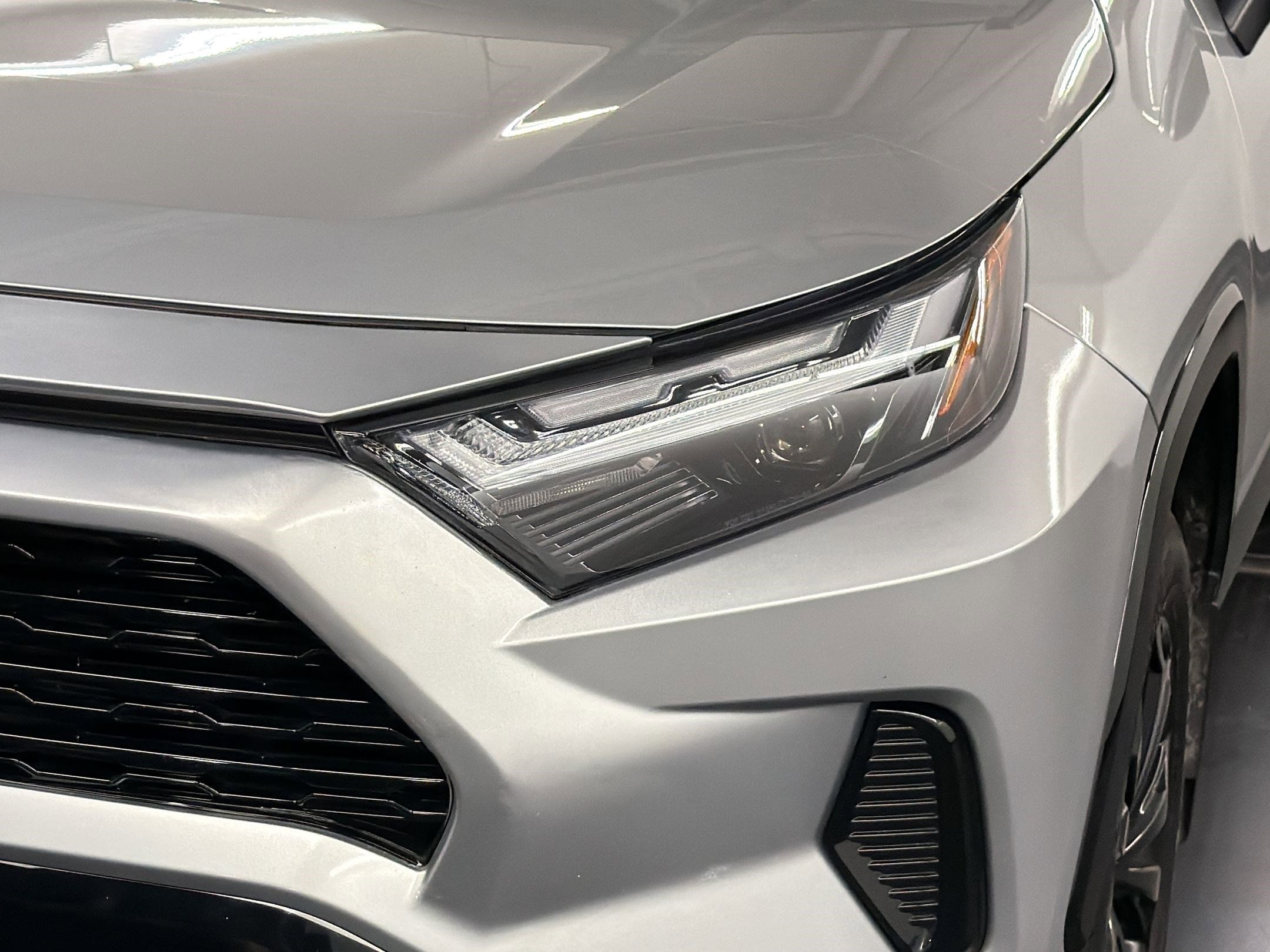 2024 Toyota RAV4 SE - Photo 11