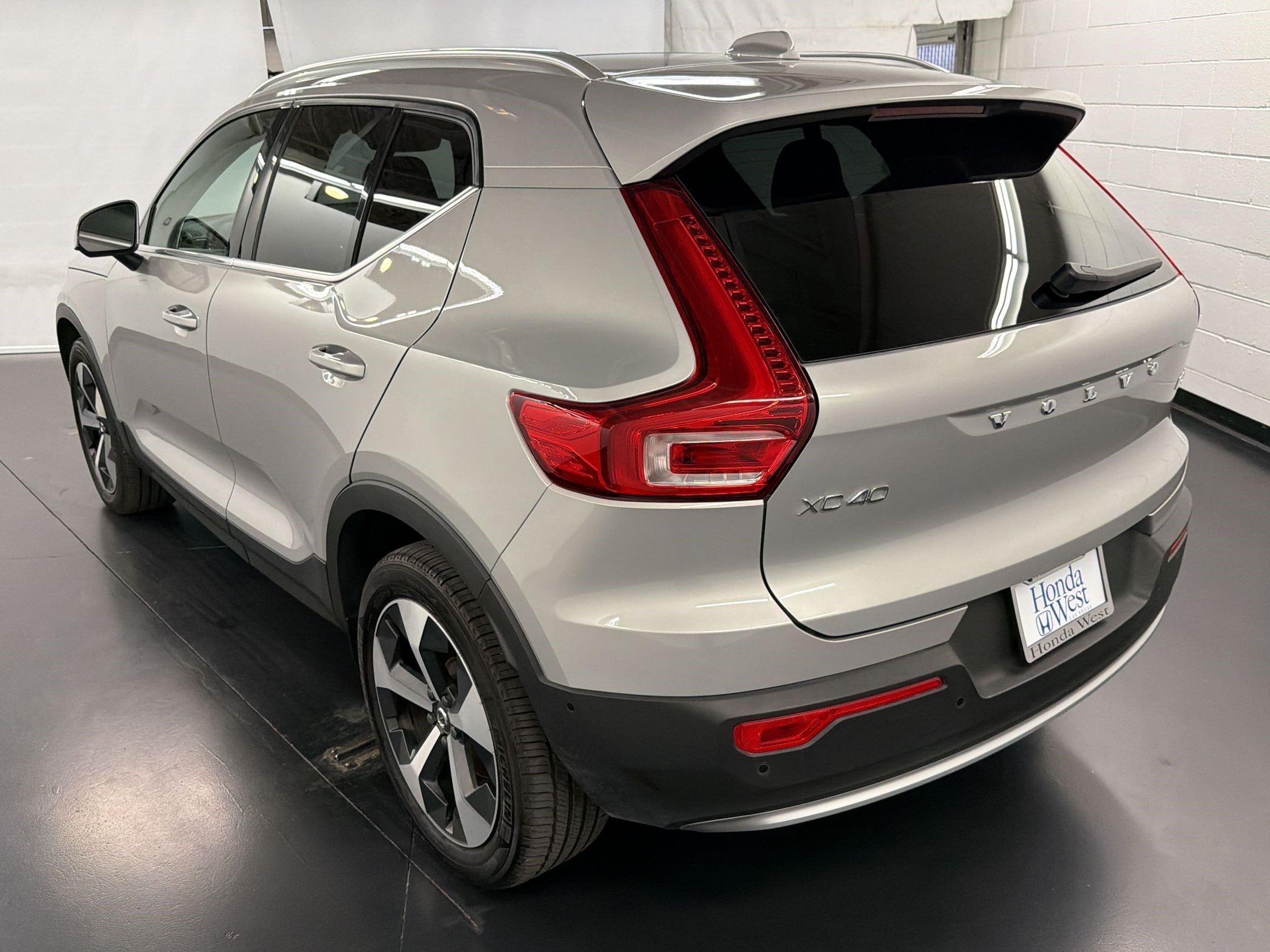 XC40 Plus Bright Theme SUV