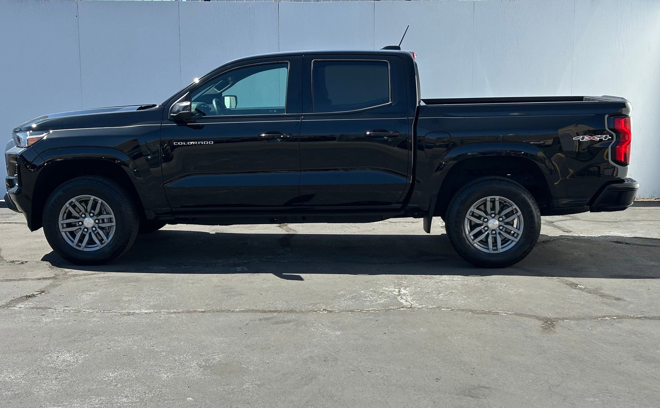 2024 Chevrolet Colorado LT photo 2