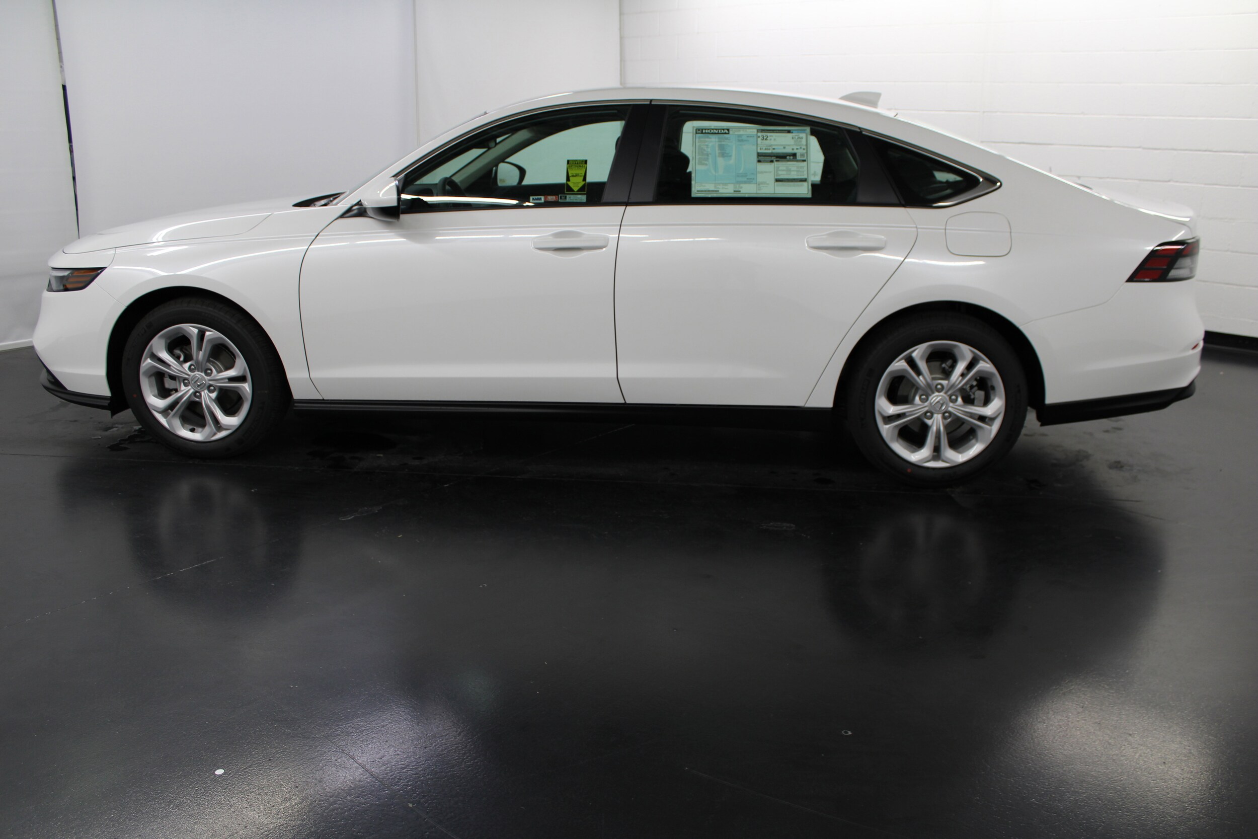 2025 Honda Accord LX photo 3
